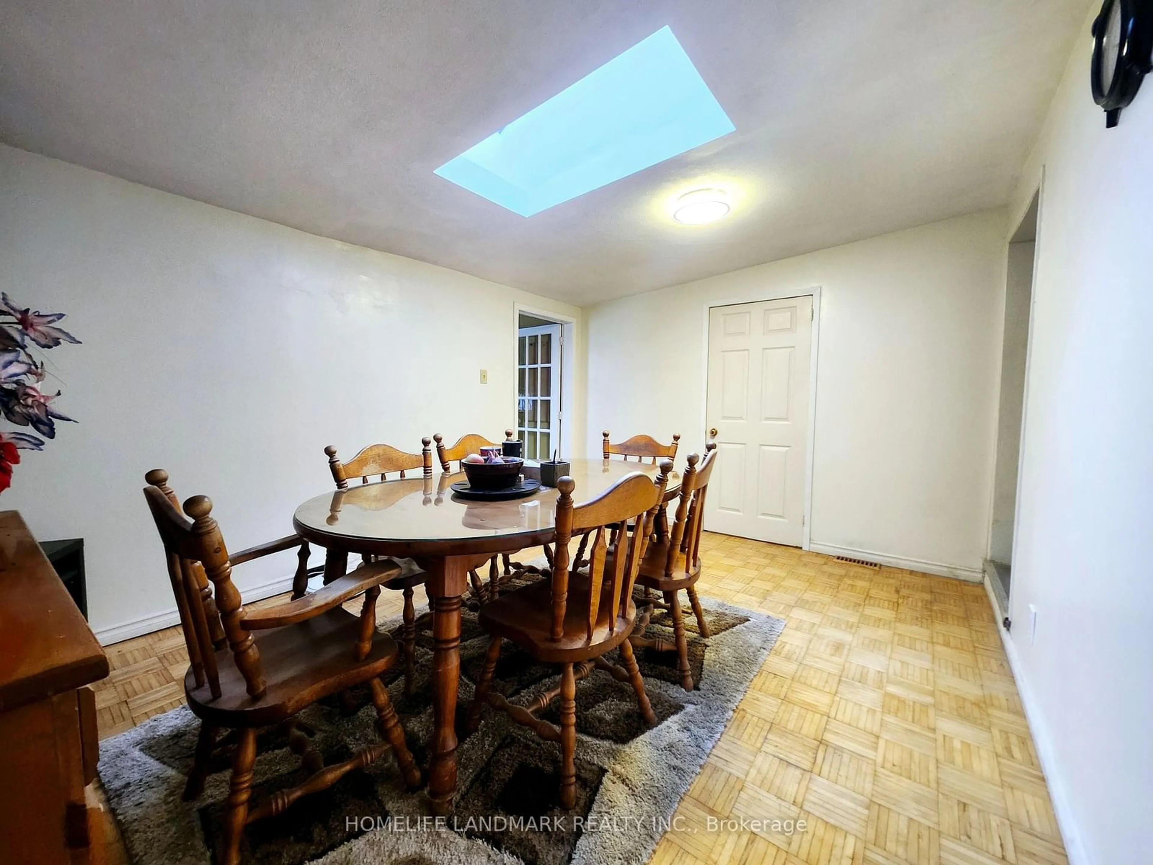 Dining room, unknown for 4 Lundy's Lane, St. Catharines Ontario L2R 4B8