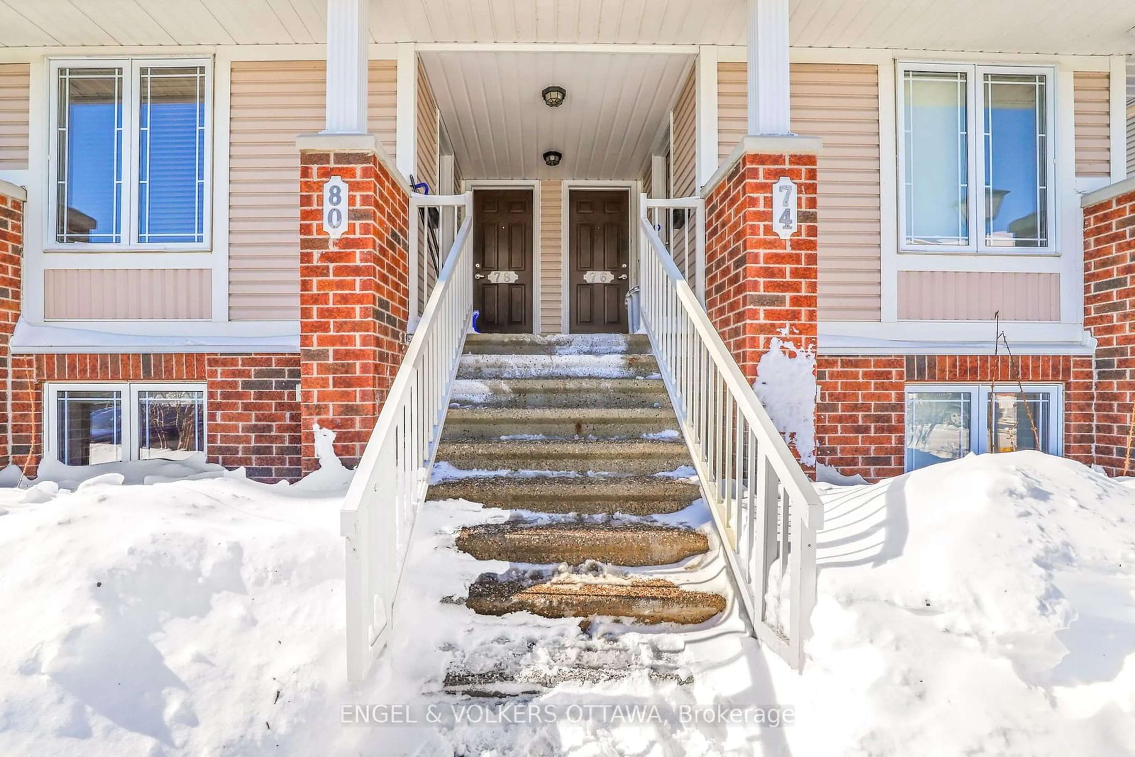 Indoor entryway for 80 Crosby, Orleans - Cumberland and Area Ontario K4A 0B8