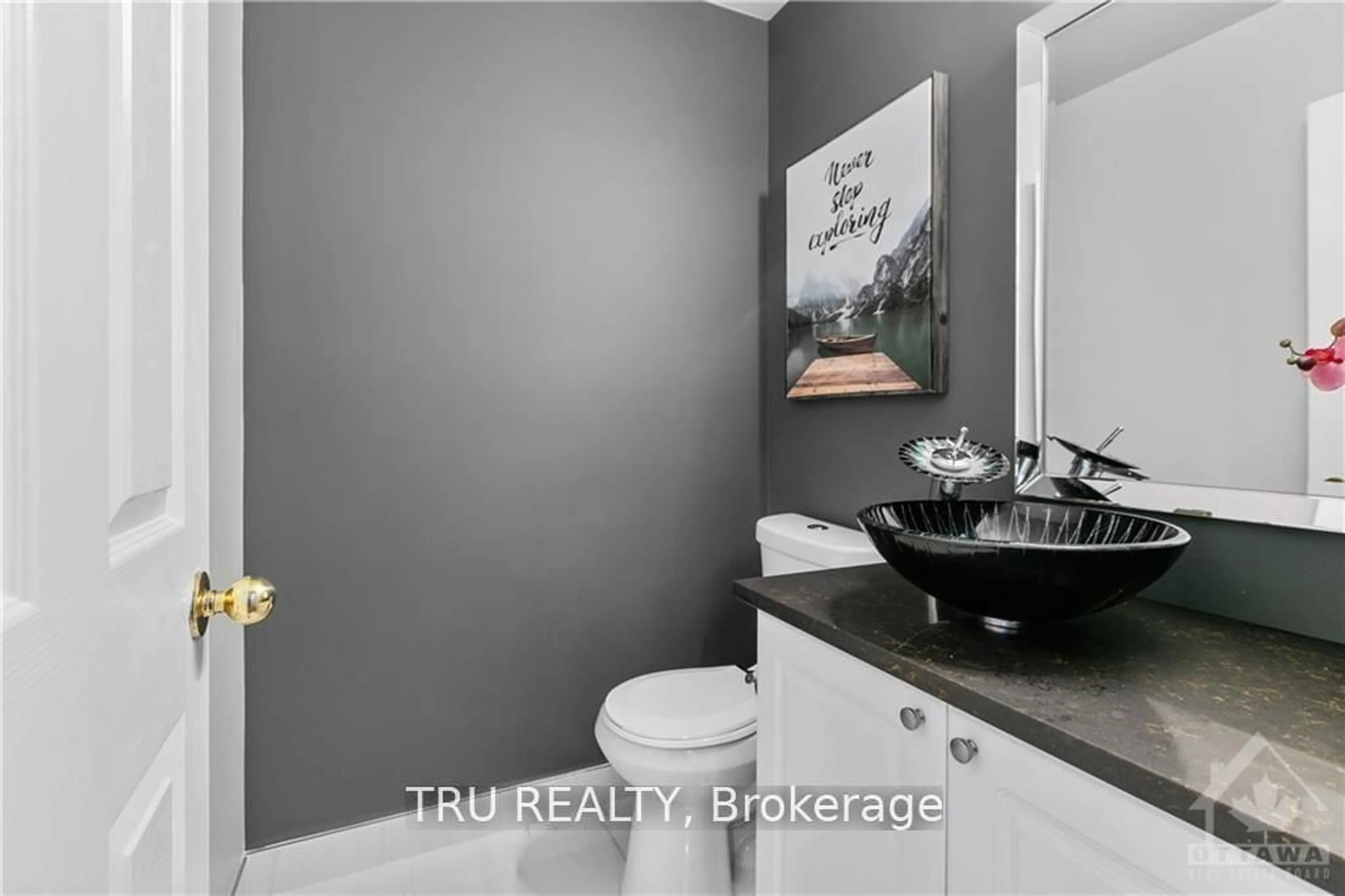 Contemporary bathroom, ceramic/tile floor for 28 Borealis Cres, Overbrook - Castleheights and Area Ontario K1K 4T4