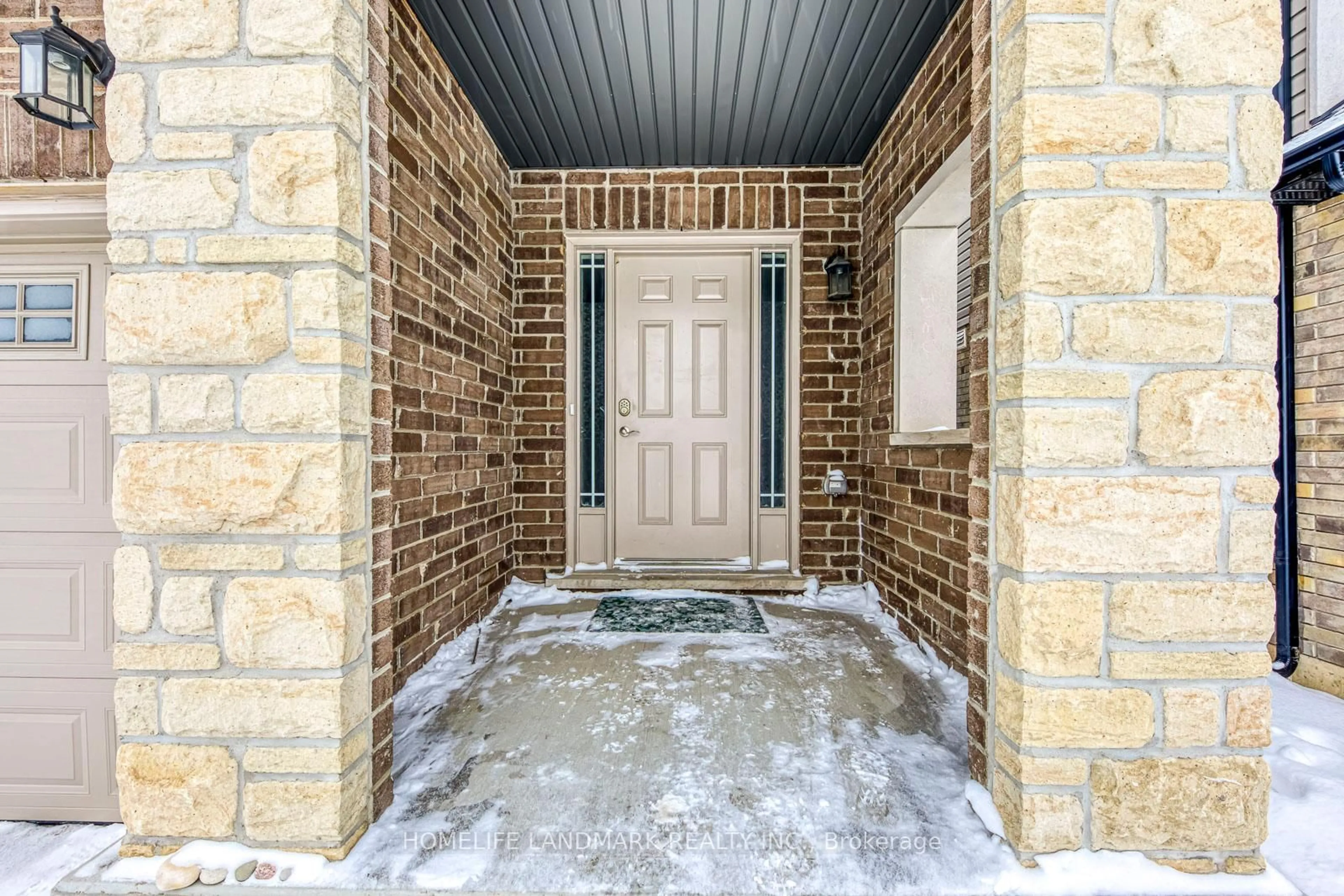 Indoor entryway for 206 Bellagio Ave, Hamilton Ontario L0R 1P0