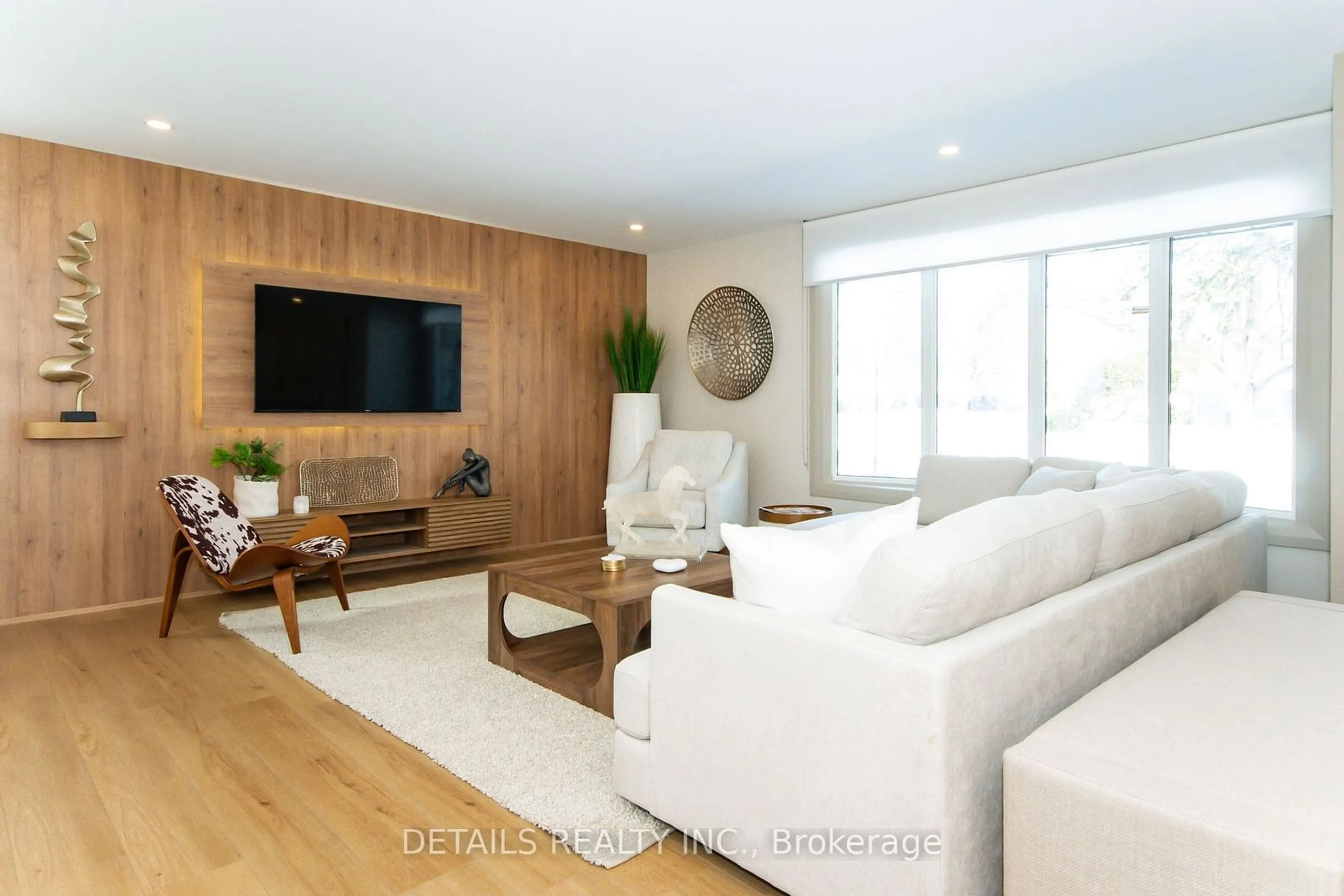 Living room with furniture, wood/laminate floor for 1944 Illinois Ave, Alta Vista and Area Ontario K1H 6W7