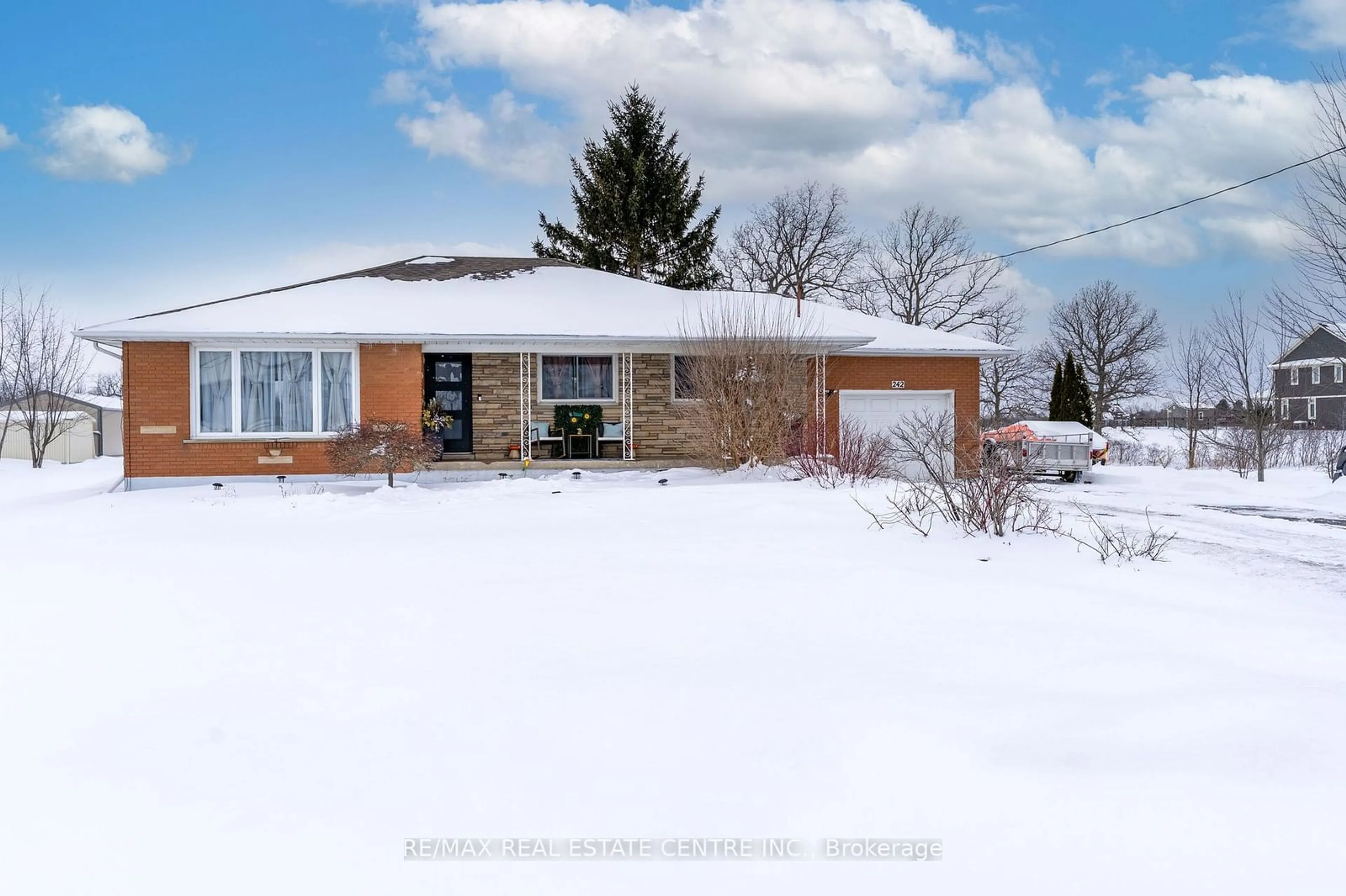 Unknown for 242 Mountain Rd, Grimsby Ontario L3M 4E7