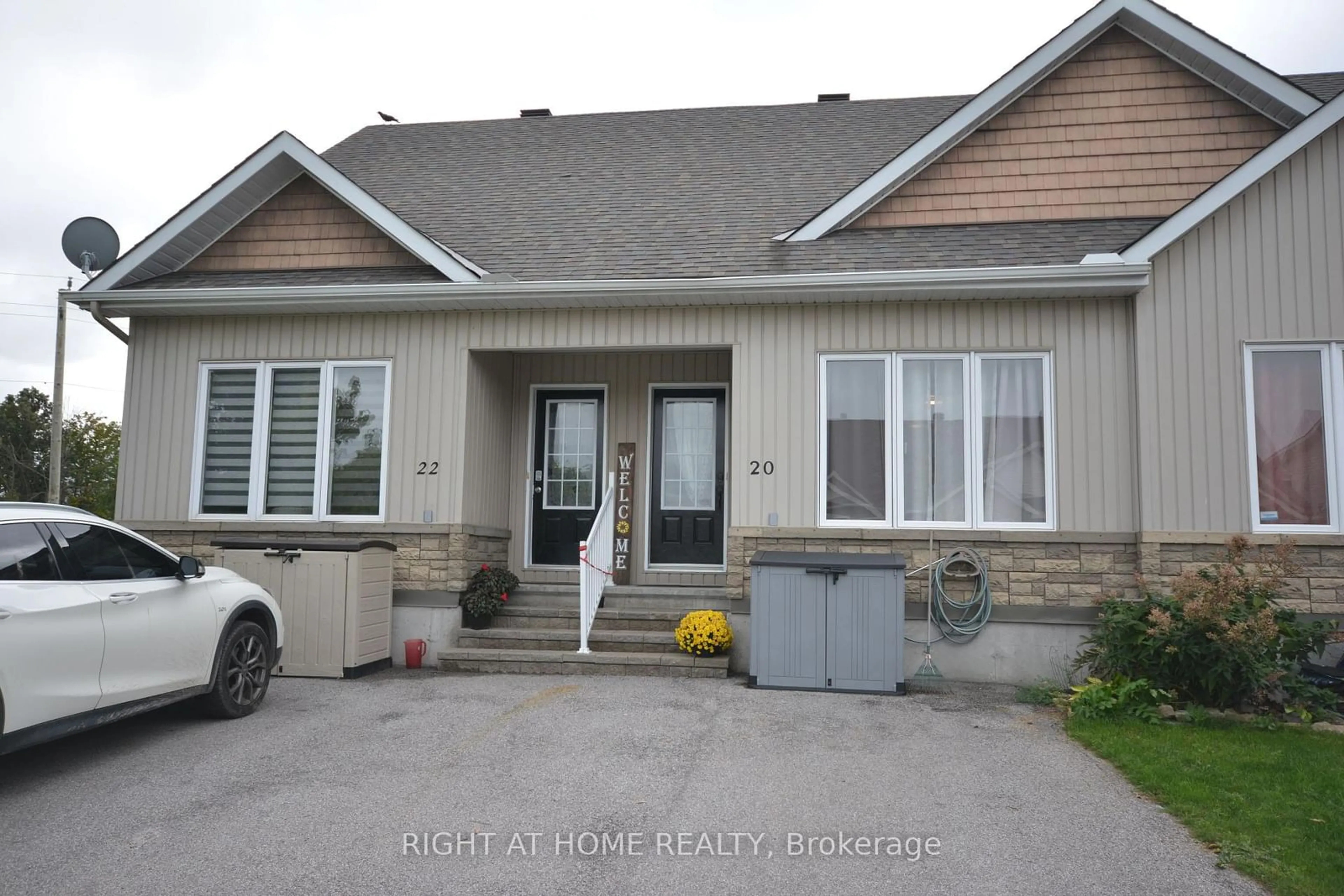 Home with vinyl exterior material, street for 20 Spicer St, Carleton Place Ontario K7C 4S3