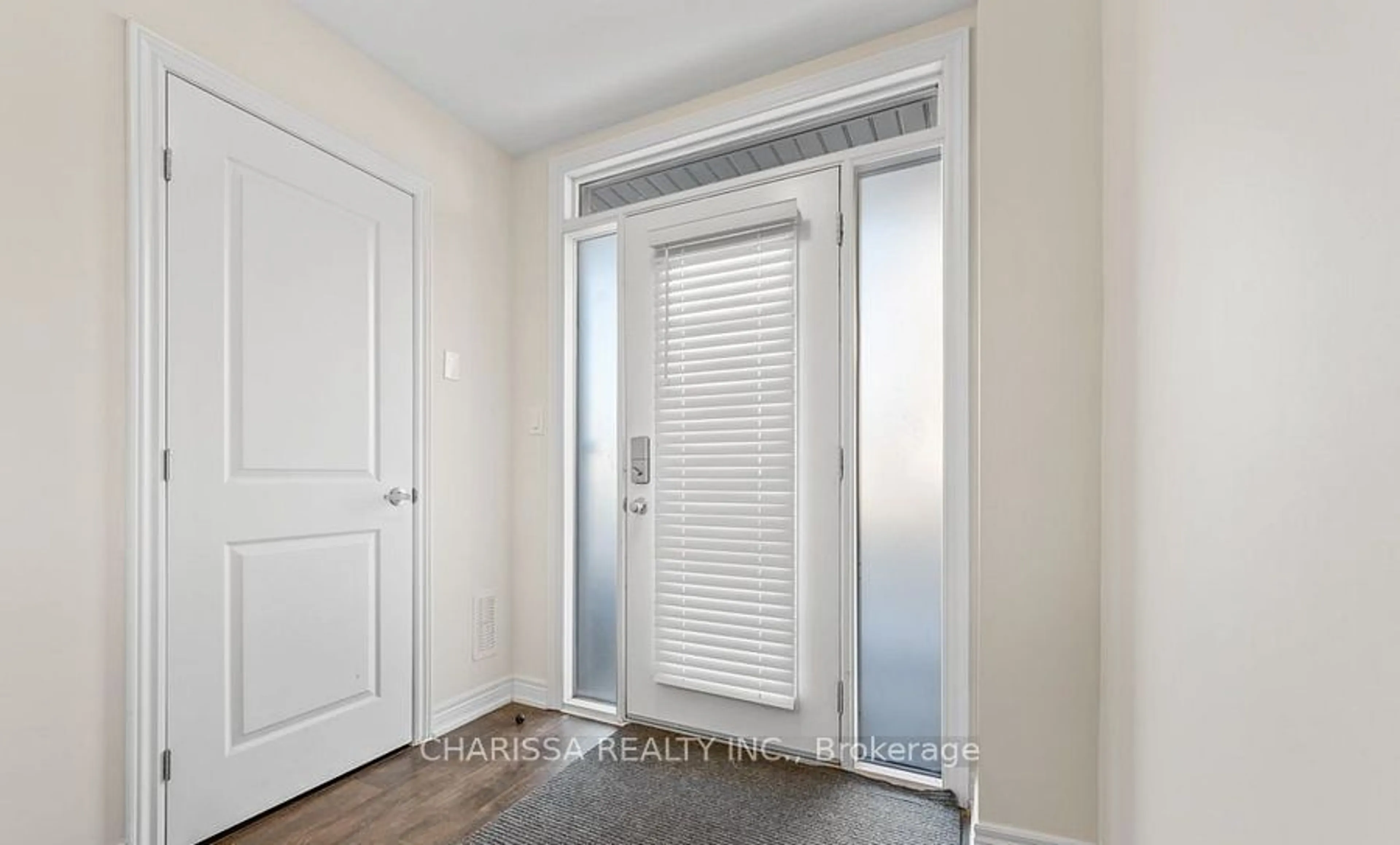 Indoor entryway for 5000 Connor Dr #18, Lincoln Ontario L3J 0T4