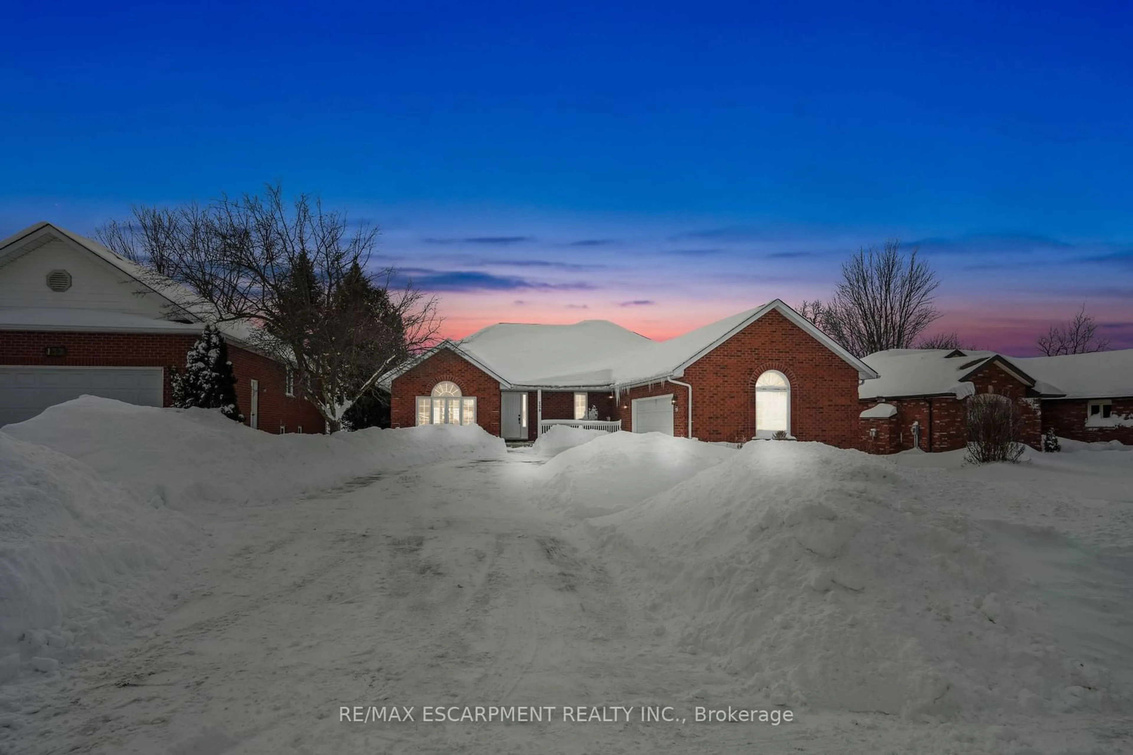 A pic from outside/outdoor area/front of a property/back of a property/a pic from drone, street for 139 Lou's Blvd, Guelph/Eramosa Ontario N0B 2K0