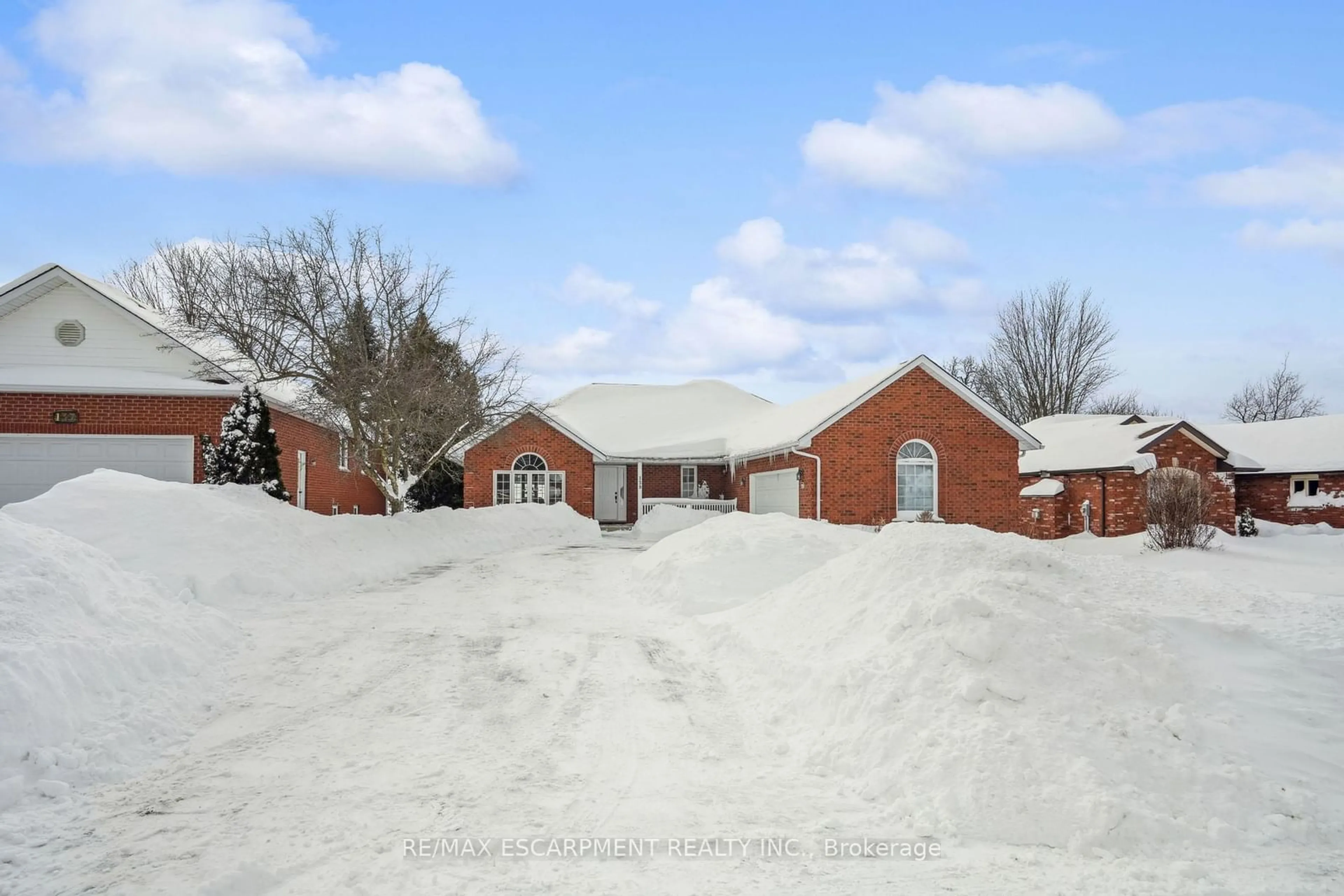 A pic from outside/outdoor area/front of a property/back of a property/a pic from drone, street for 139 Lou's Blvd, Guelph/Eramosa Ontario N0B 2K0