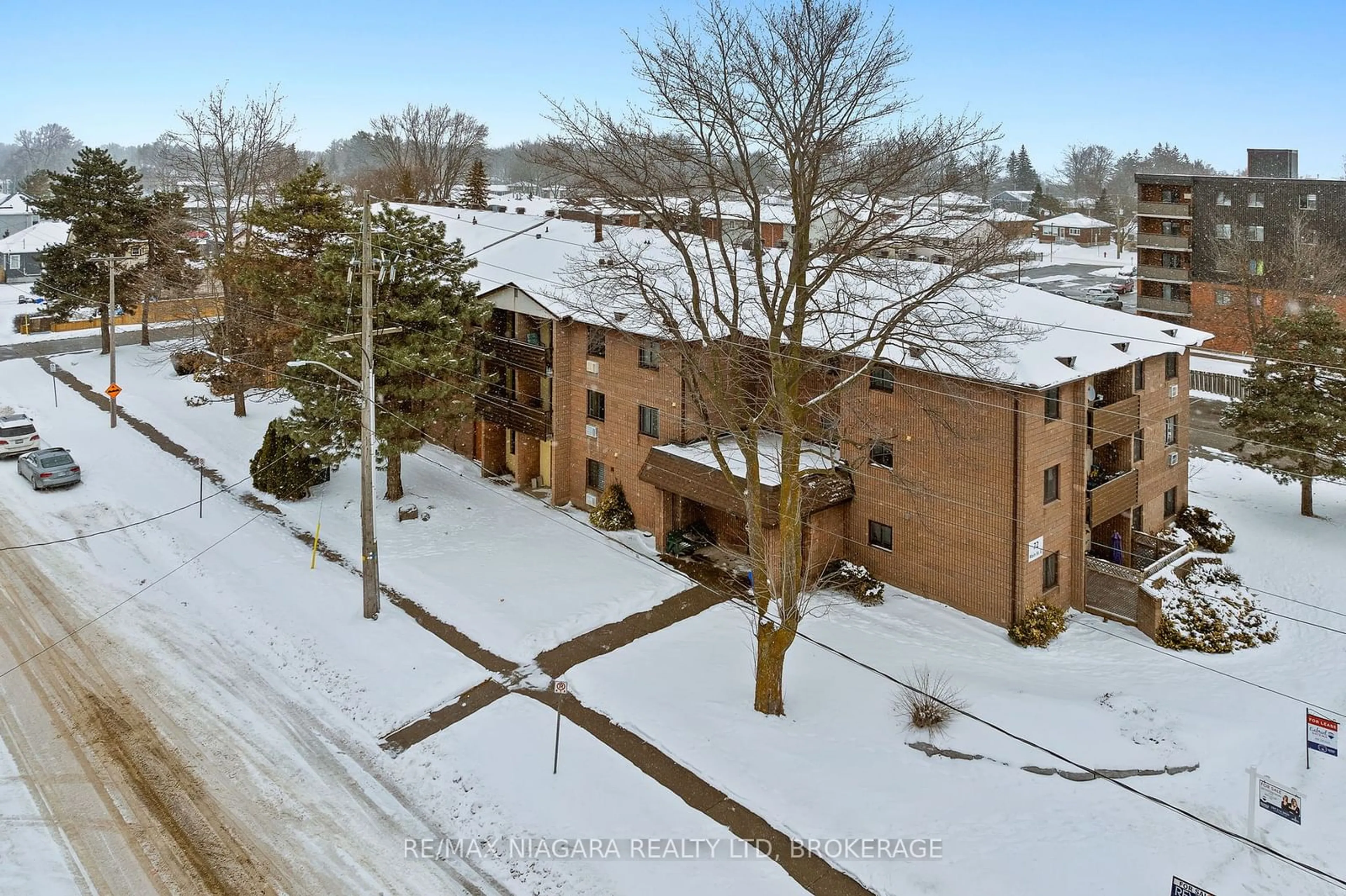 A pic from outside/outdoor area/front of a property/back of a property/a pic from drone, building for 72 Main St #323, Port Colborne Ontario L3K 5Z8