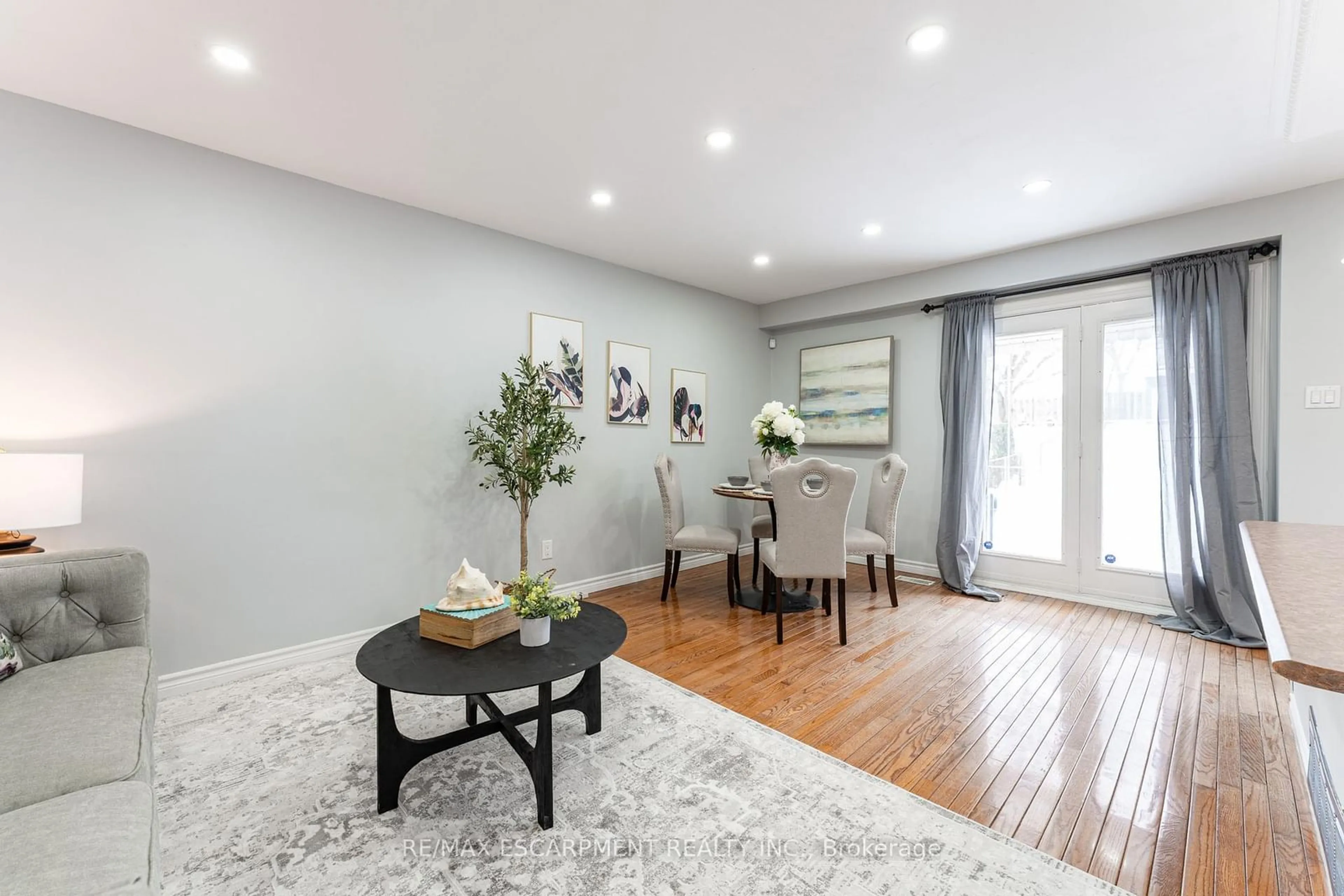 Living room with furniture, wood/laminate floor for 68 Gledhill Cres, Hamilton Ontario L9C 6H4