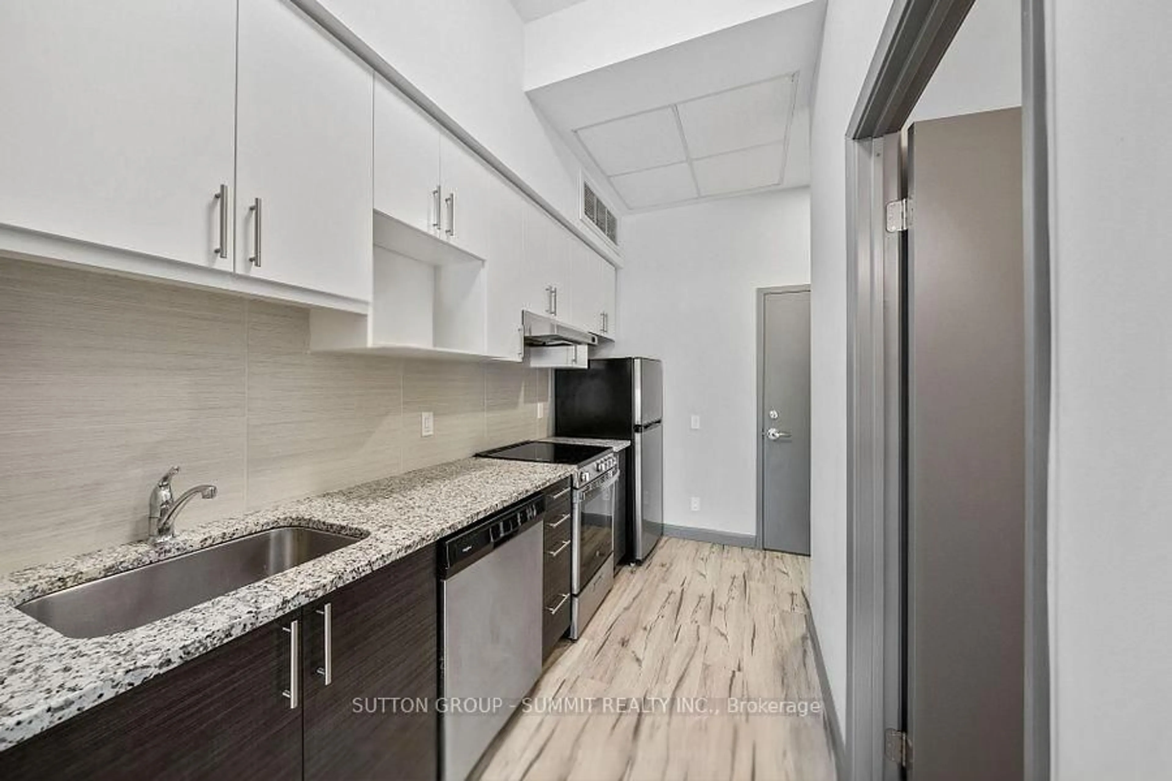 Standard kitchen, ceramic/tile floor for 77 Leland St #216, Hamilton Ontario L8S 3A1