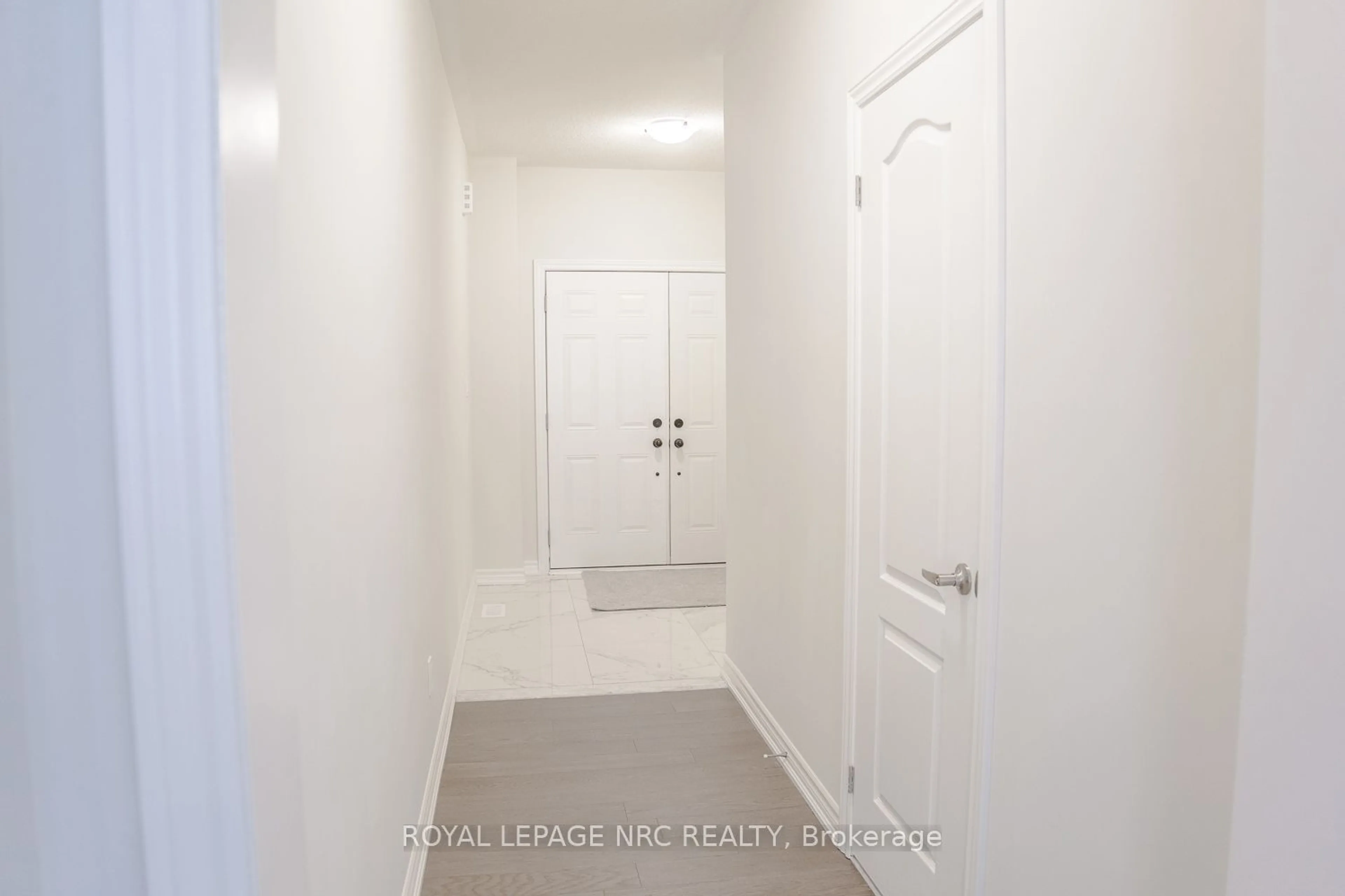 Indoor entryway for 15 HUNTSWORTH Ave, Thorold Ontario L2V 0J5