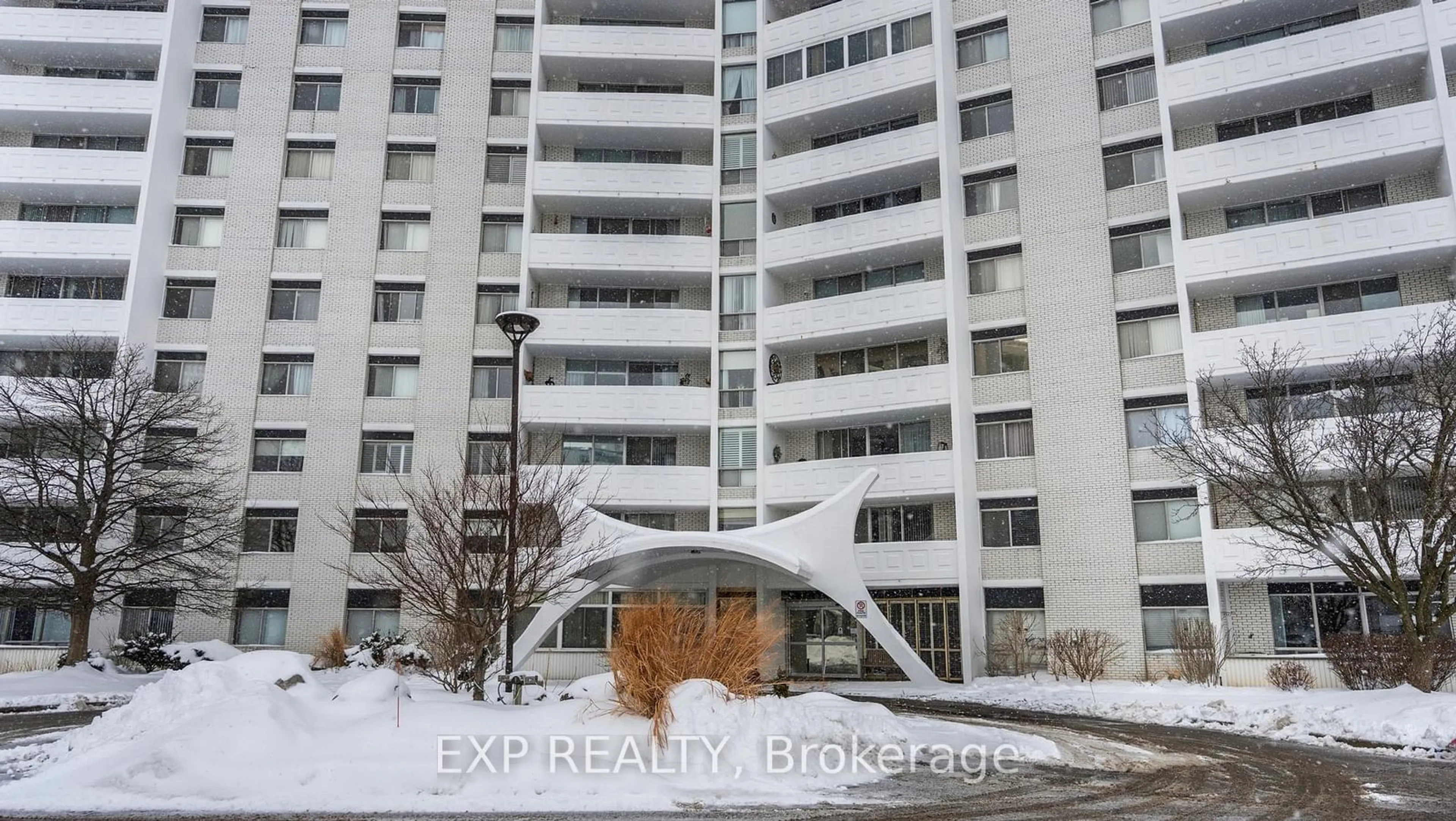 Indoor foyer for 15 Towering Heights Blvd #301, St. Catharines Ontario L2T 3G7