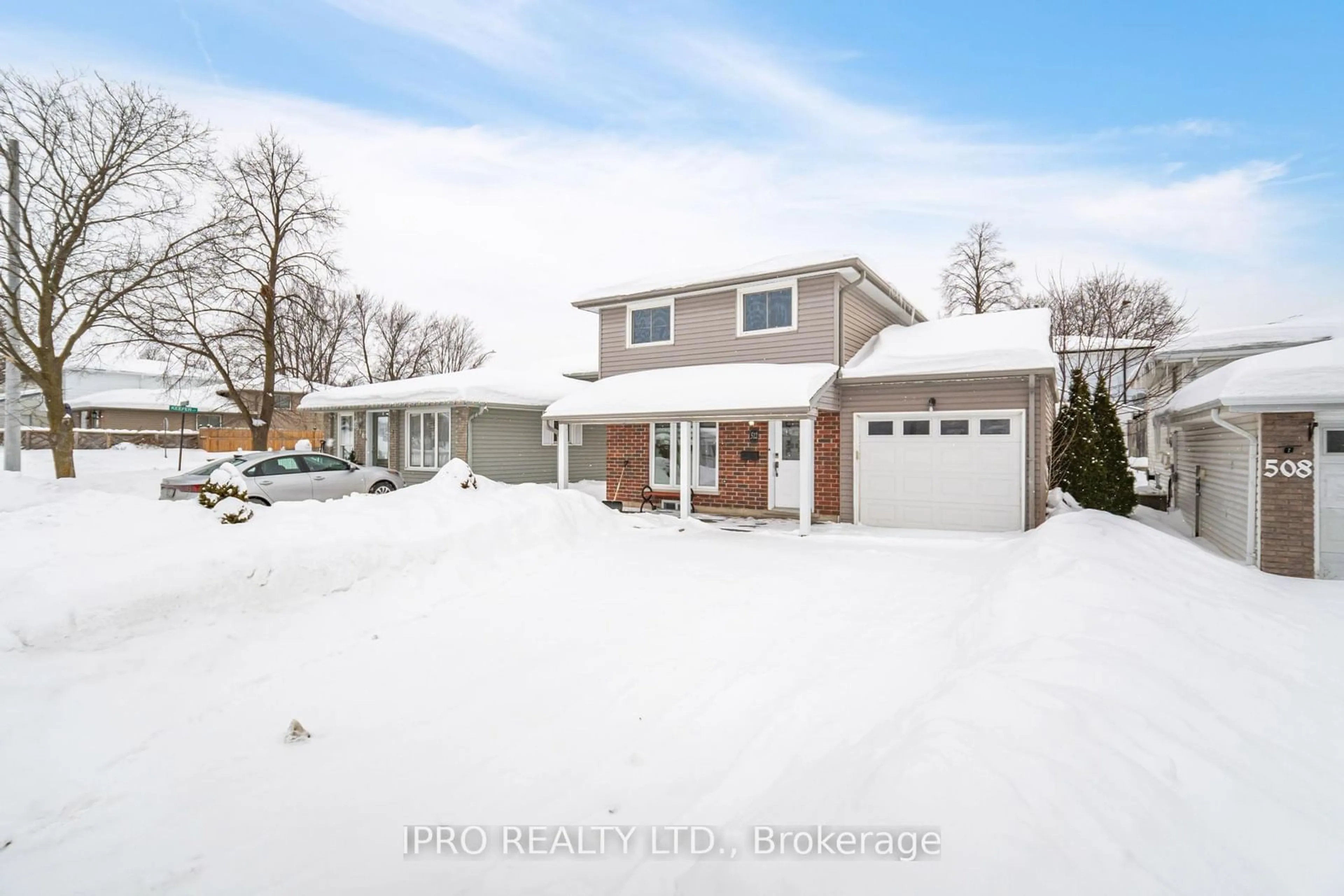 A pic from outside/outdoor area/front of a property/back of a property/a pic from drone, street for 512 Pinetree Cres, Cambridge Ontario N3H 4X5