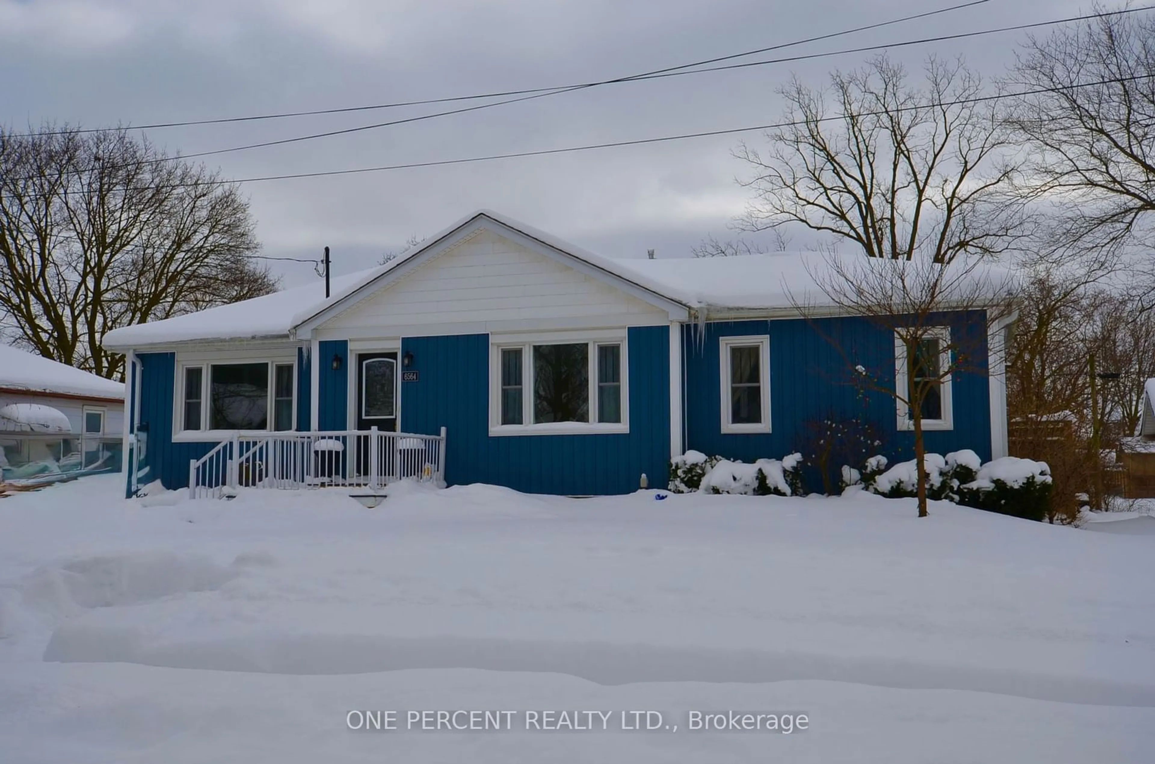 A pic from outside/outdoor area/front of a property/back of a property/a pic from drone, street for 6564 Stamford Green Dr, Niagara Falls Ontario L2J 1T8