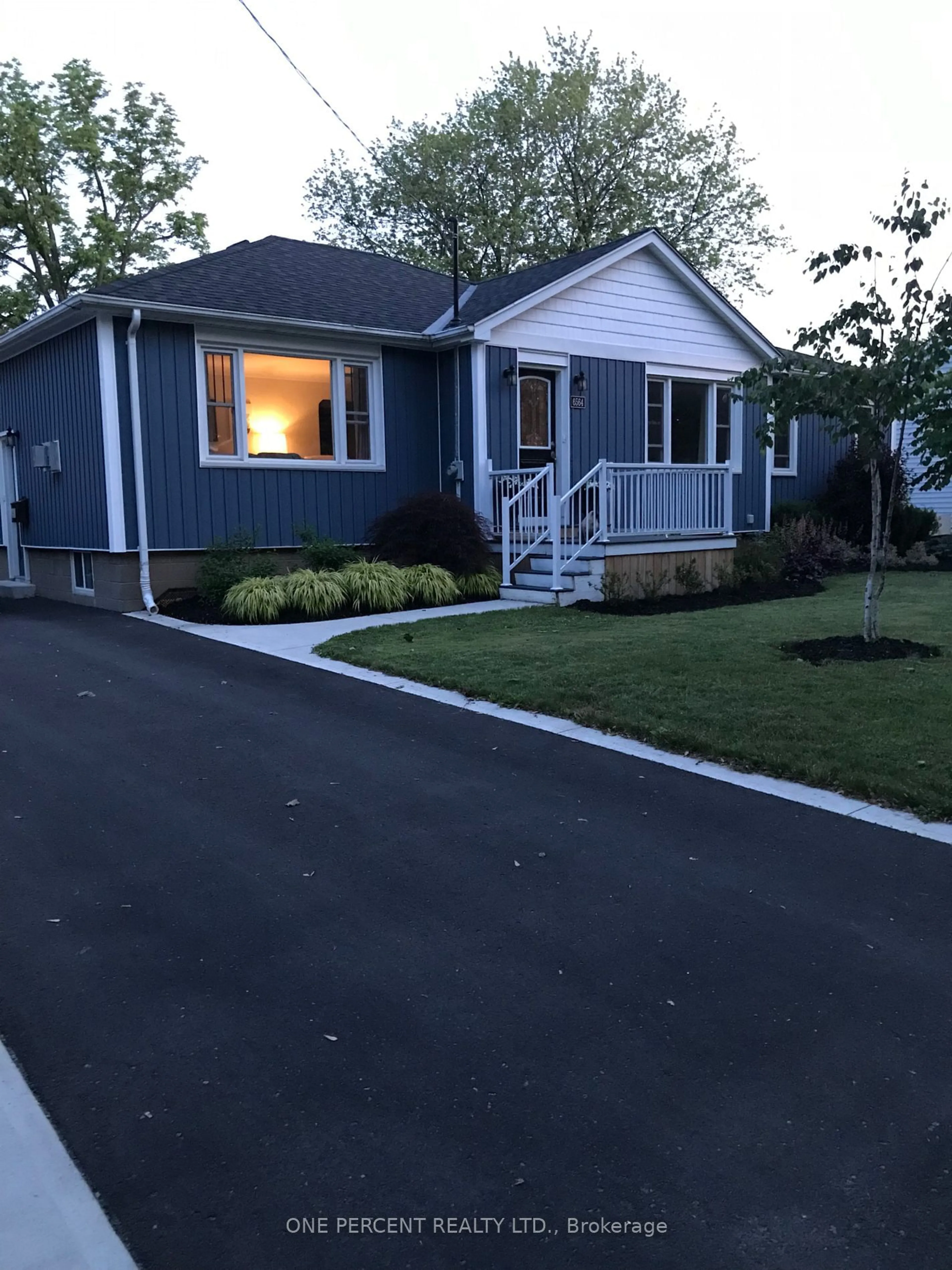 Home with vinyl exterior material, street for 6564 Stamford Green Dr, Niagara Falls Ontario L2J 1T8