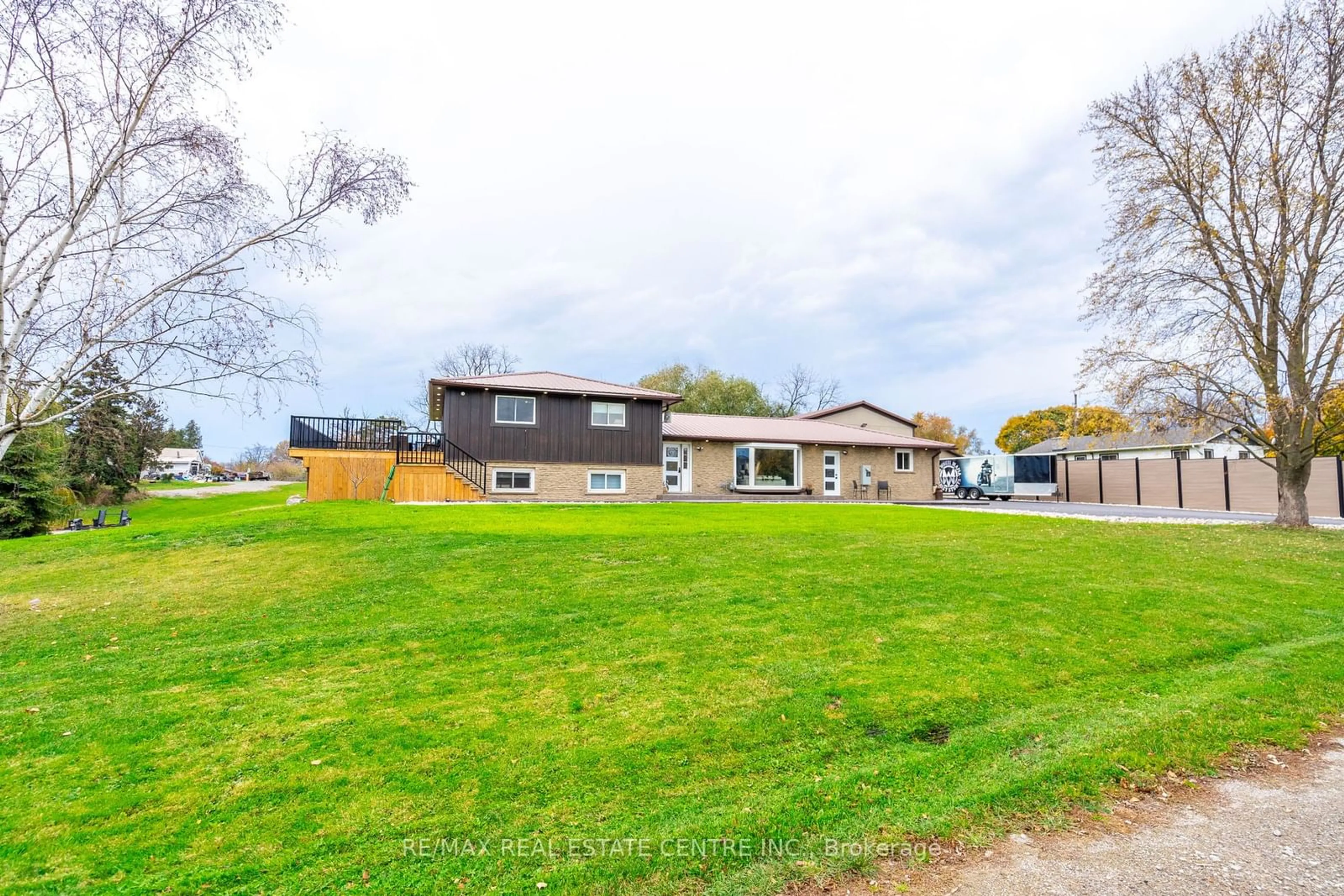 A pic from outside/outdoor area/front of a property/back of a property/a pic from drone, water/lake/river/ocean view for 4006 Queen St, Haldimand Ontario N0A 1L0