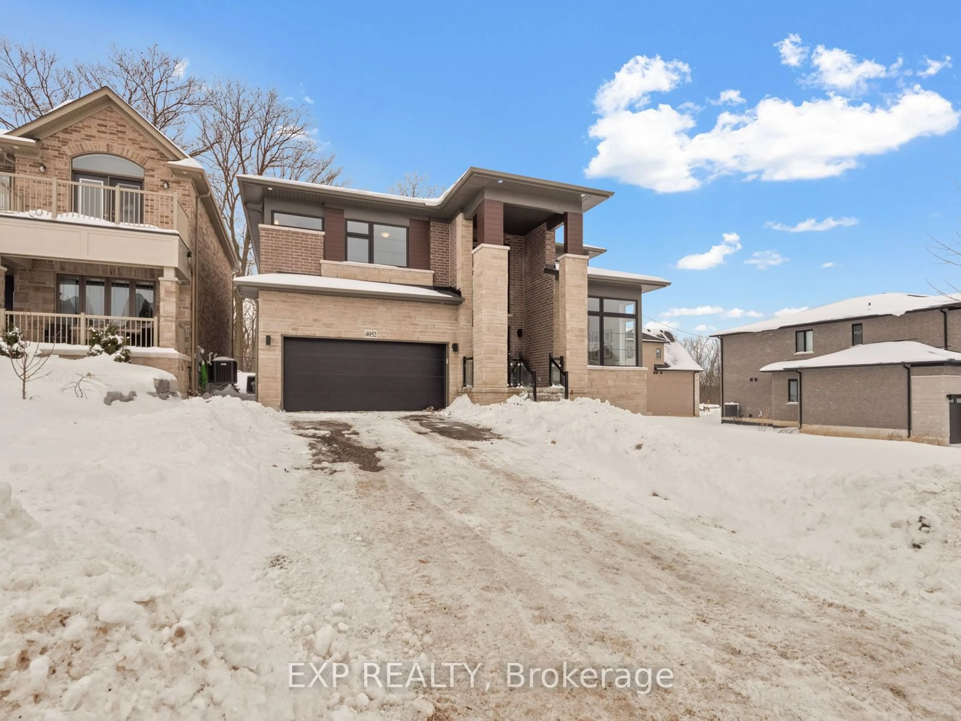 Home with brick exterior material, street for 4052 Highland Park Dr, Lincoln Ontario L0R 1B4