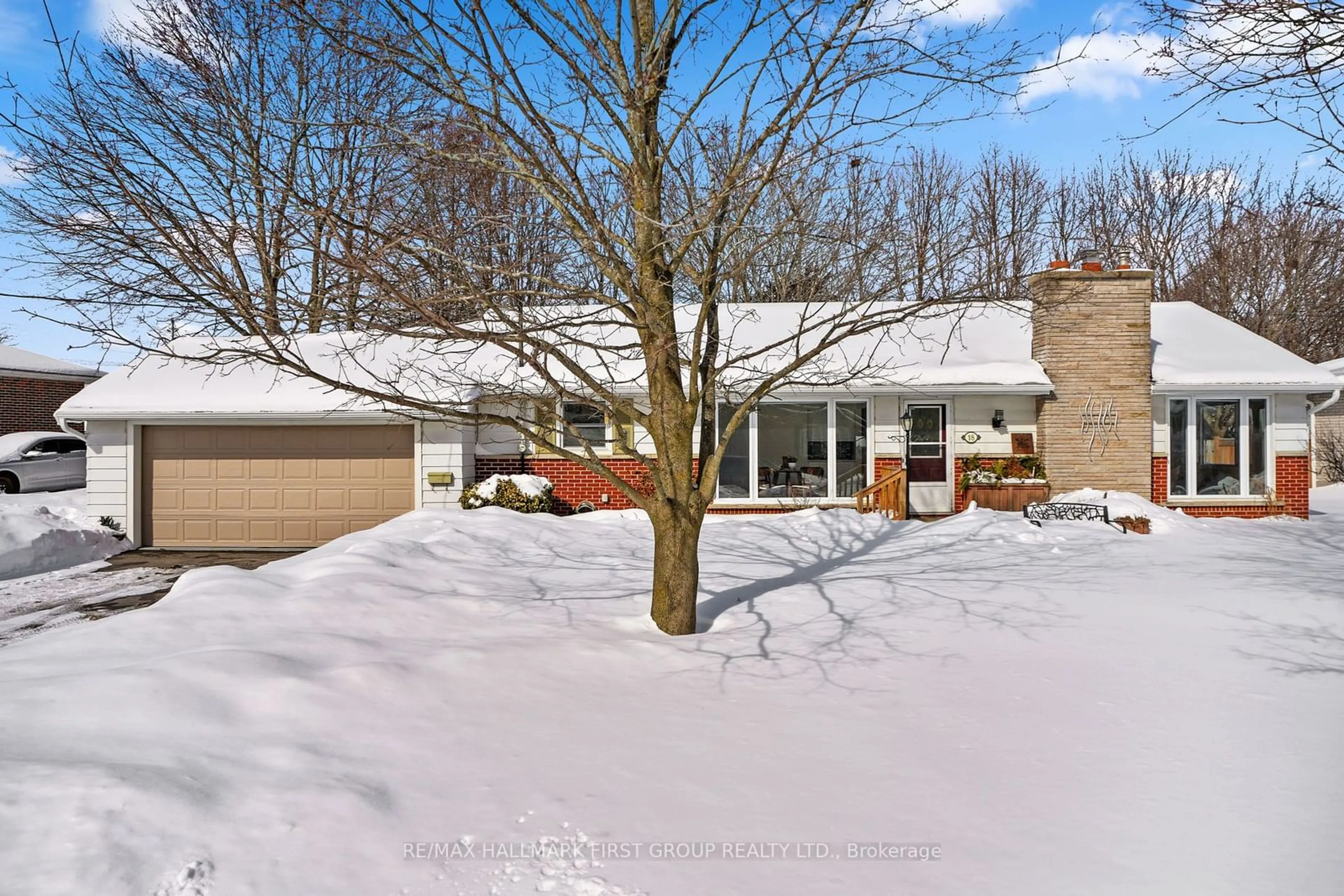 A pic from outside/outdoor area/front of a property/back of a property/a pic from drone, street for 18 Moore Dr, Port Hope Ontario L1A 2E7