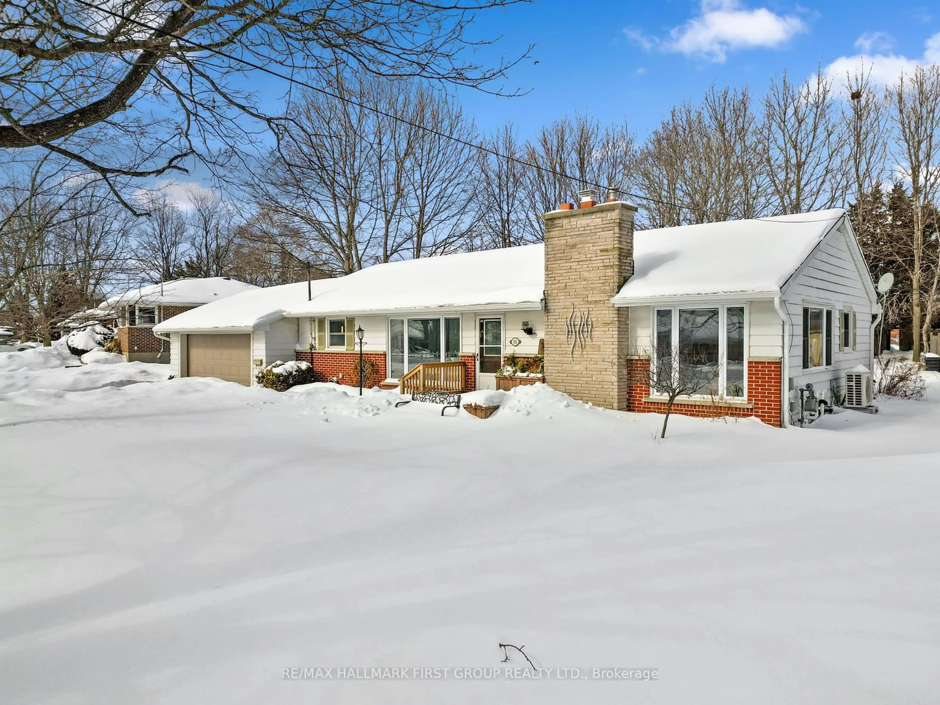 A pic from outside/outdoor area/front of a property/back of a property/a pic from drone, street for 18 Moore Dr, Port Hope Ontario L1A 2E7