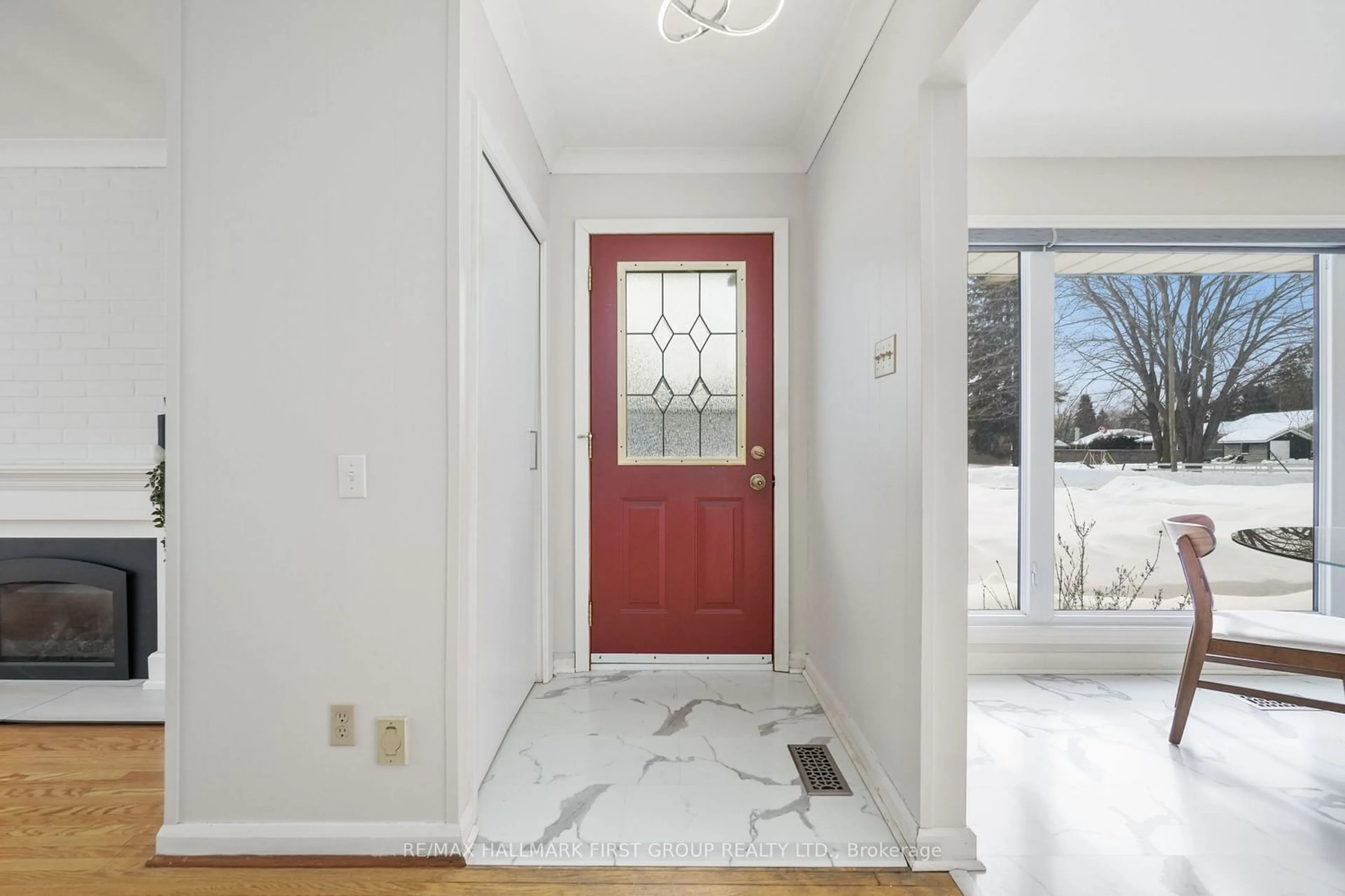 Indoor entryway for 18 Moore Dr, Port Hope Ontario L1A 2E7