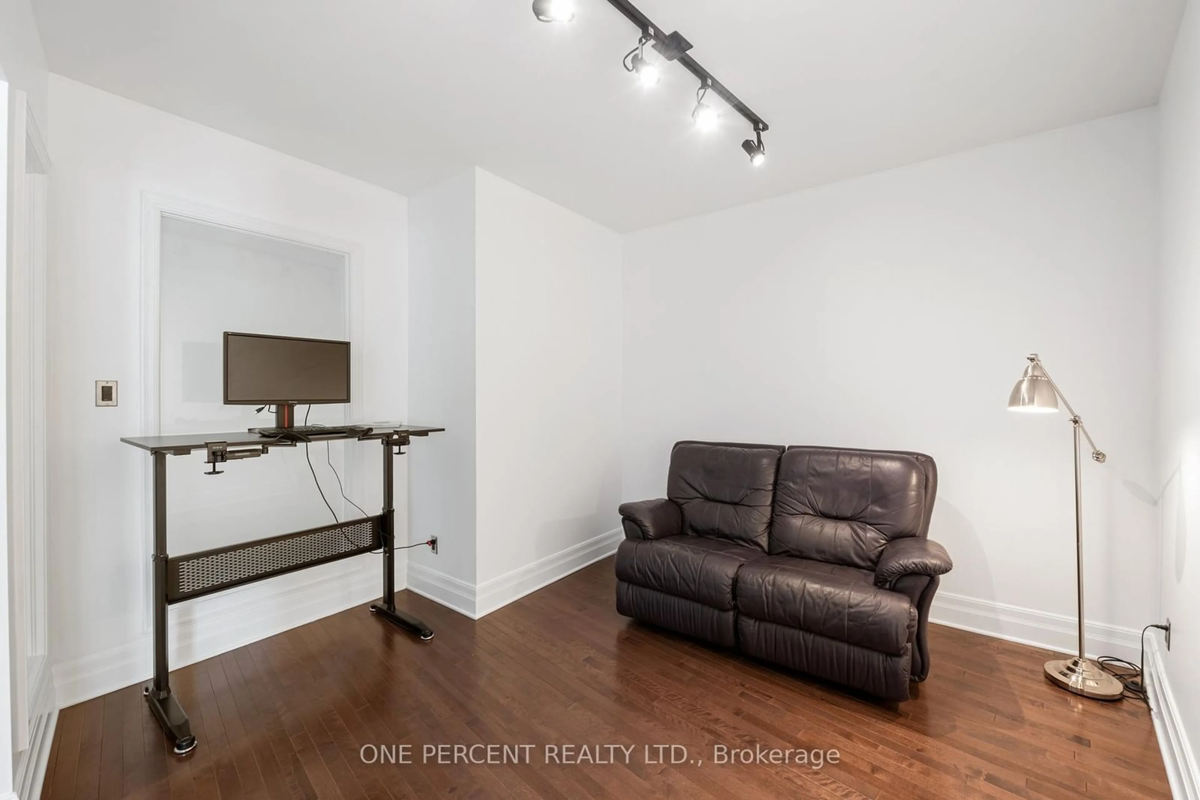 Unknown for 235 Patterson Ave #203, Ottawa Ontario K1S 1Y4