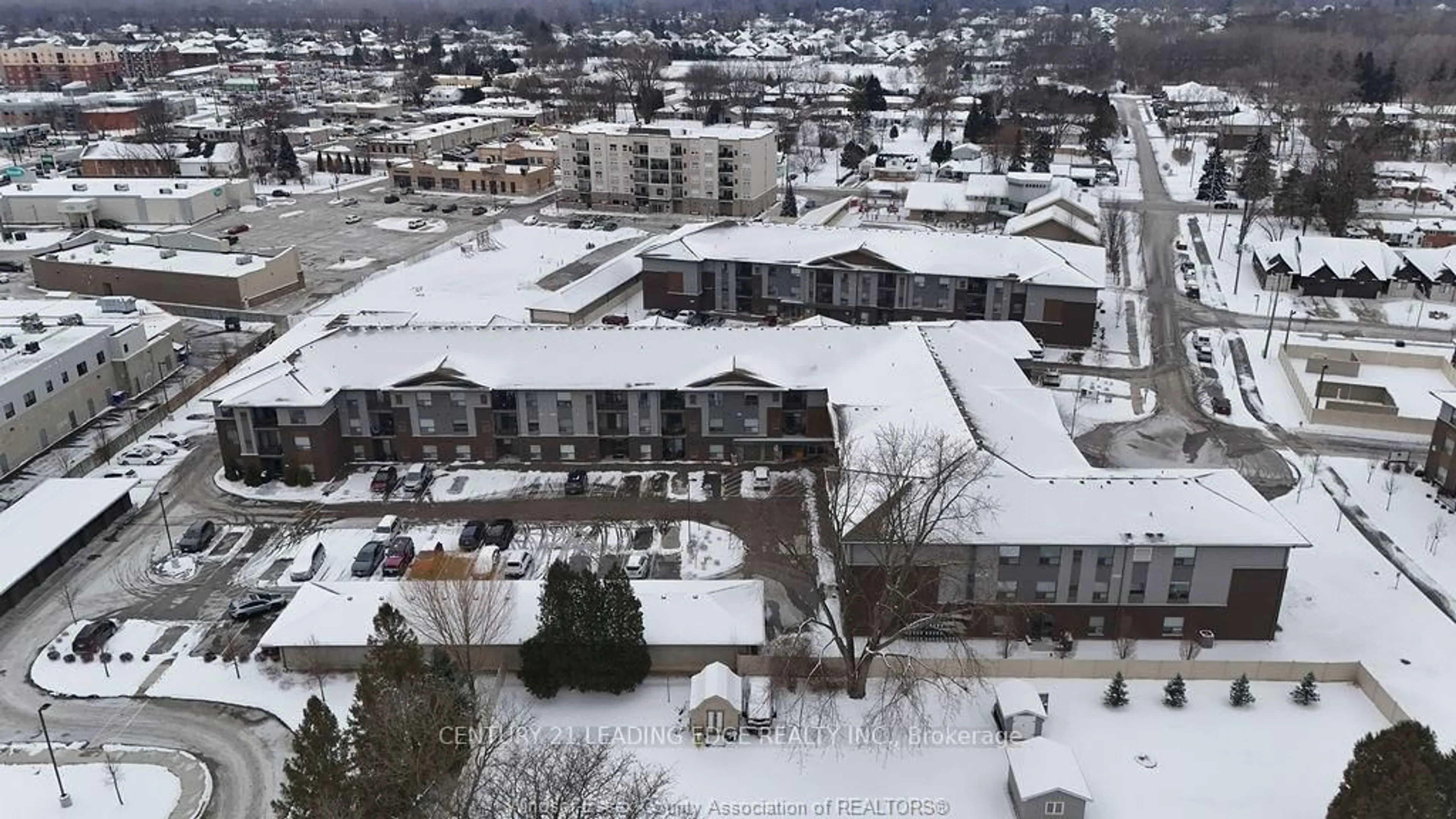 A pic from outside/outdoor area/front of a property/back of a property/a pic from drone, mountain view for 5840 Newman Blvd #311, LaSalle Ontario N9J 0E3