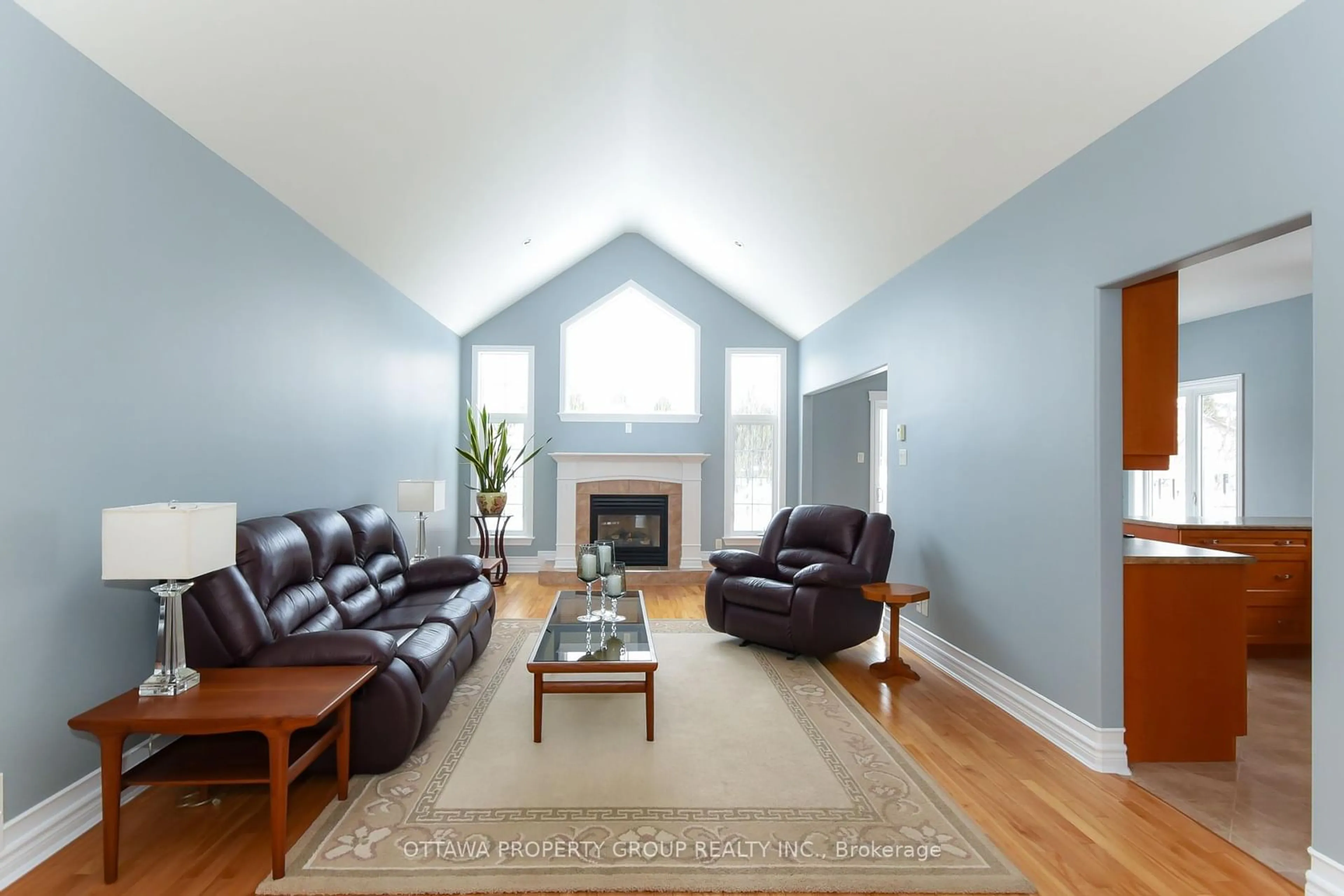 Living room with furniture, wood/laminate floor for 36 de la rive Dr, Russell Ontario K0A 1W0