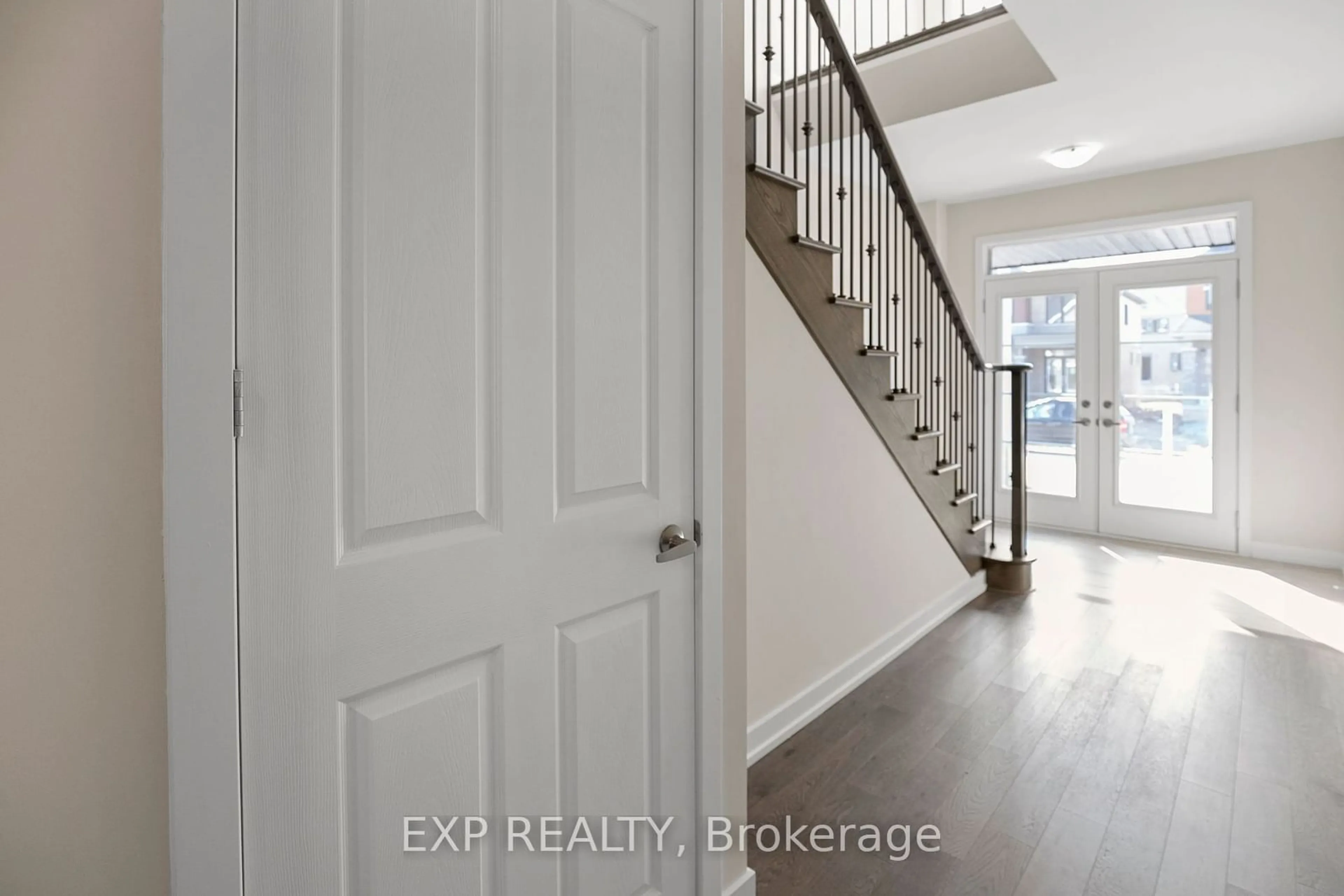 Indoor entryway for 12 Blackberry Lane, Thorold Ontario L0S 1K0