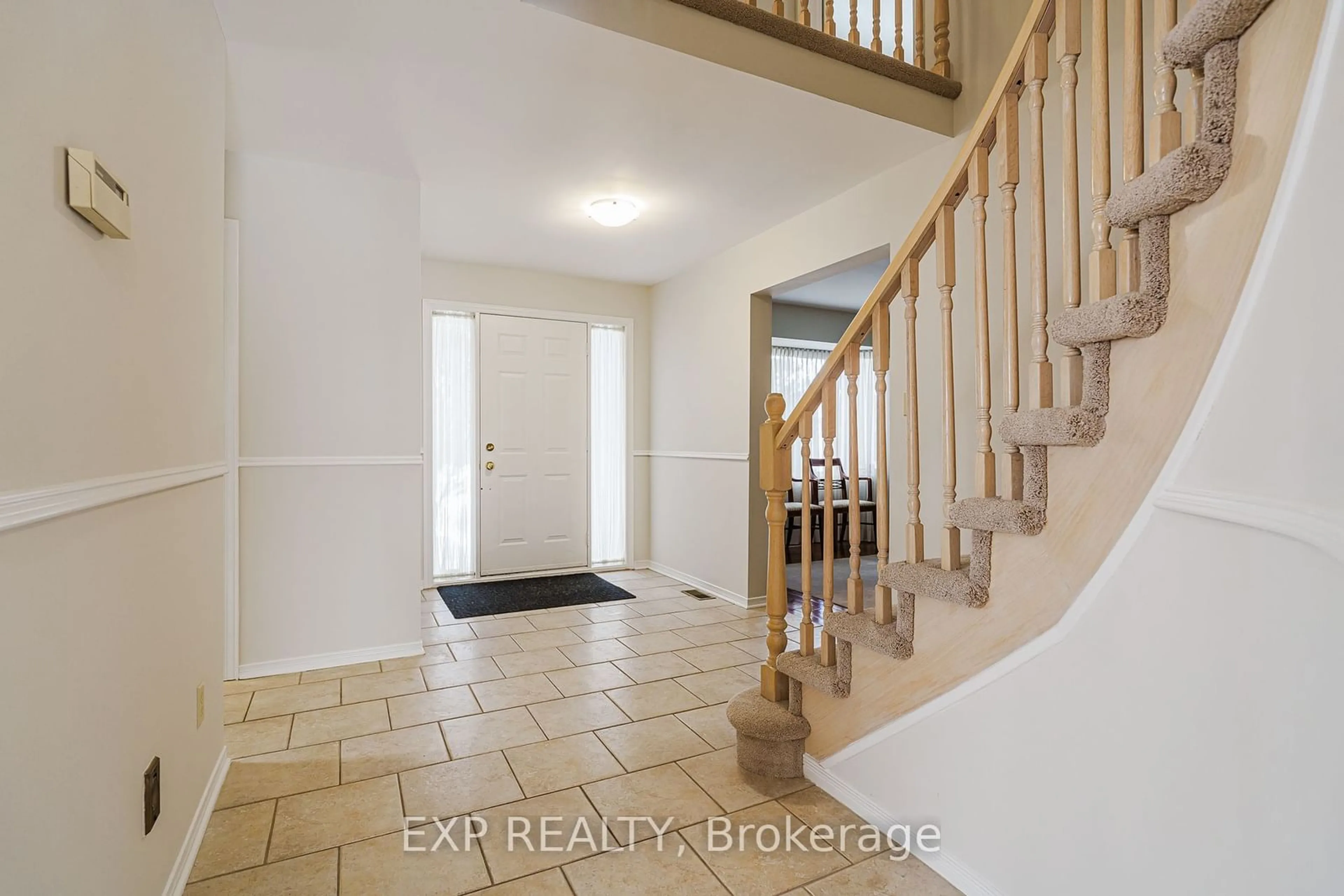 Indoor entryway for 850 ADENCLIFFE Dr, Orleans - Cumberland and Area Ontario K4A 2M9