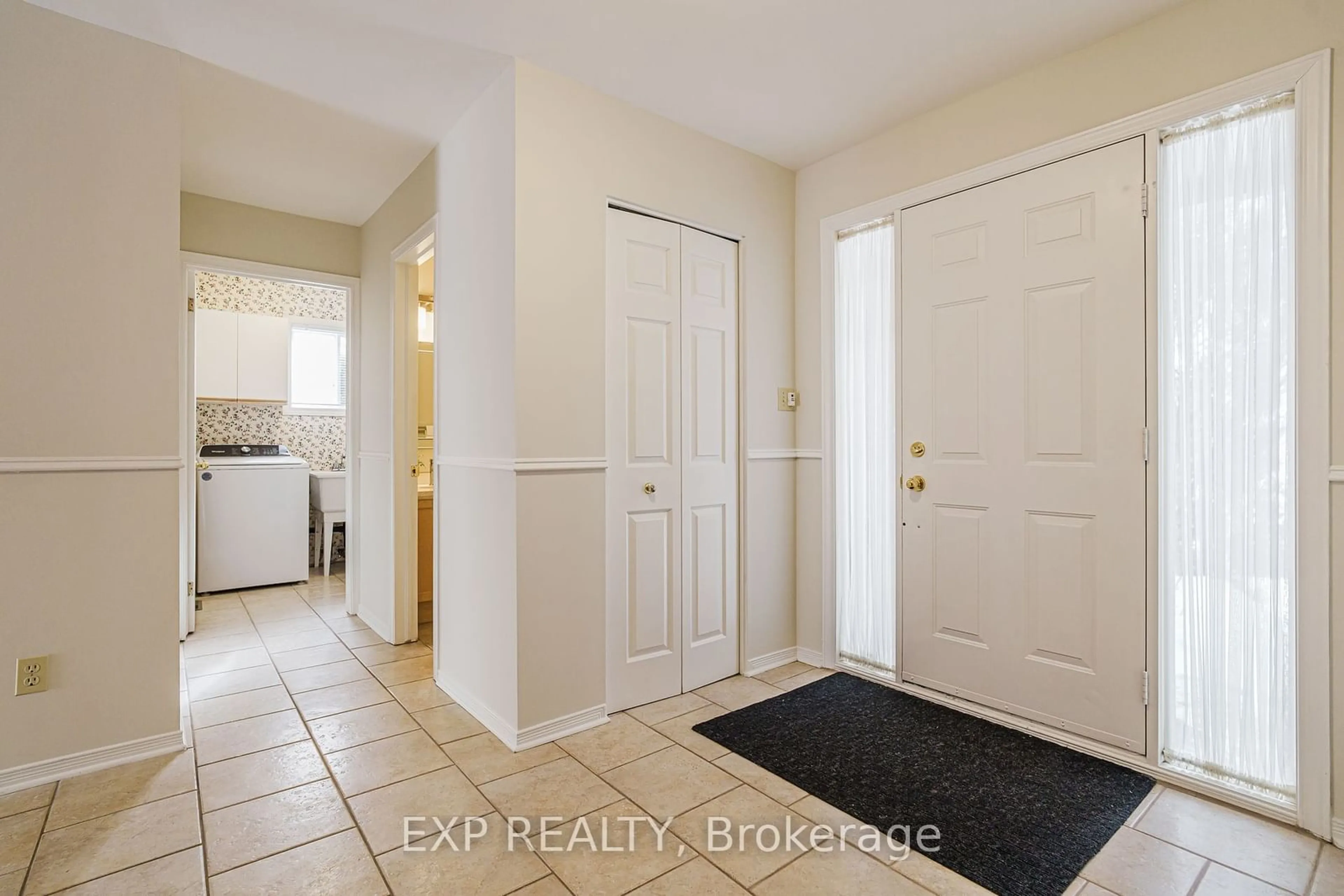 Indoor entryway for 850 ADENCLIFFE Dr, Orleans - Cumberland and Area Ontario K4A 2M9