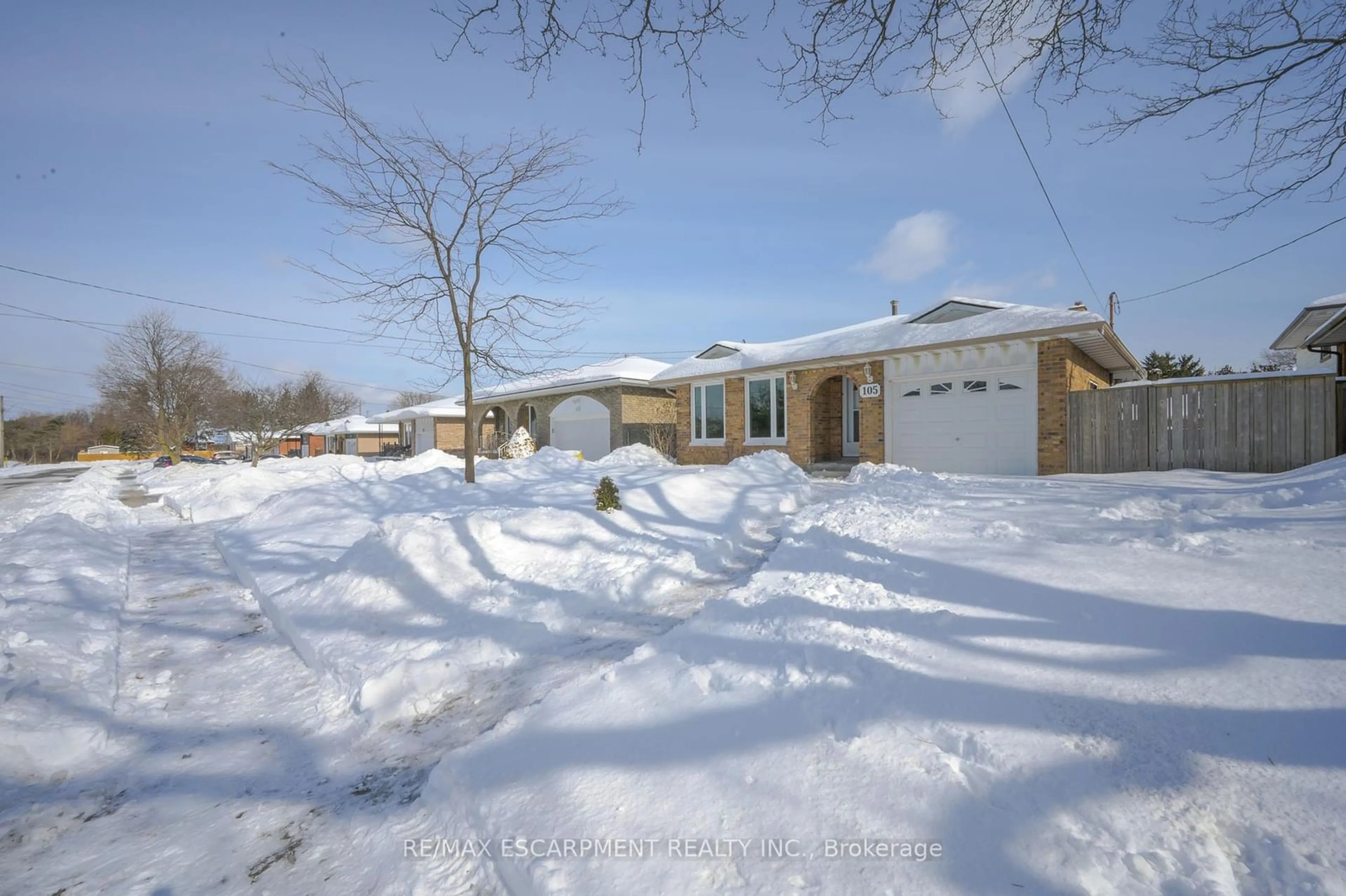 A pic from outside/outdoor area/front of a property/back of a property/a pic from drone, street for 105 Lavina Cres, Hamilton Ontario L9C 5S8