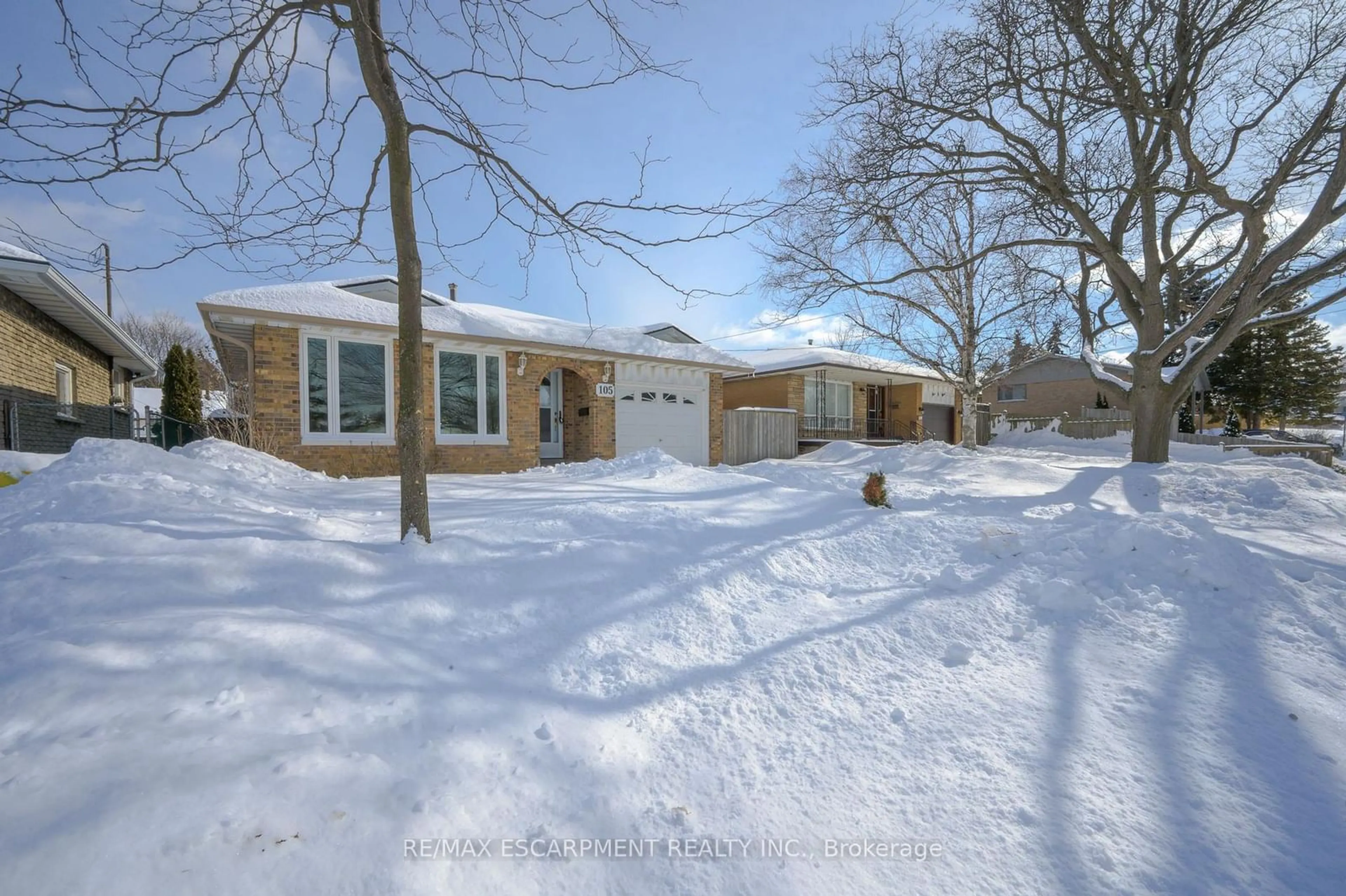 A pic from outside/outdoor area/front of a property/back of a property/a pic from drone, street for 105 Lavina Cres, Hamilton Ontario L9C 5S8