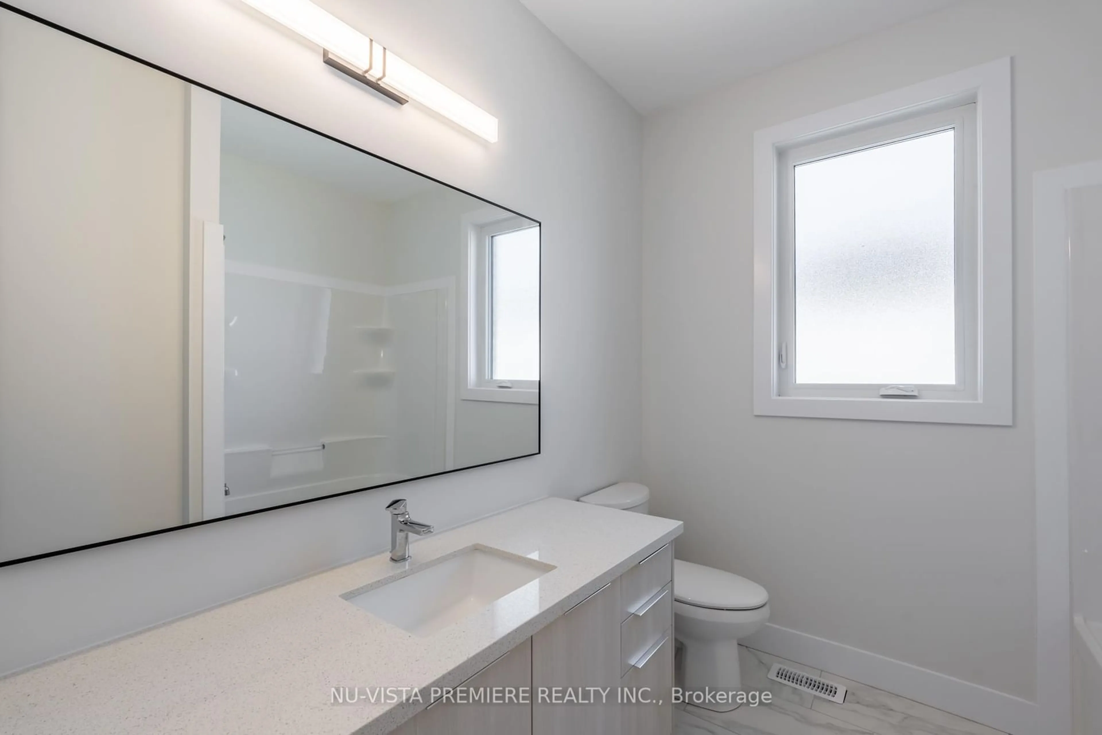 Standard bathroom, ceramic/tile floor for 316 STATHIS Blvd, Sarnia Ontario N6L 0B1