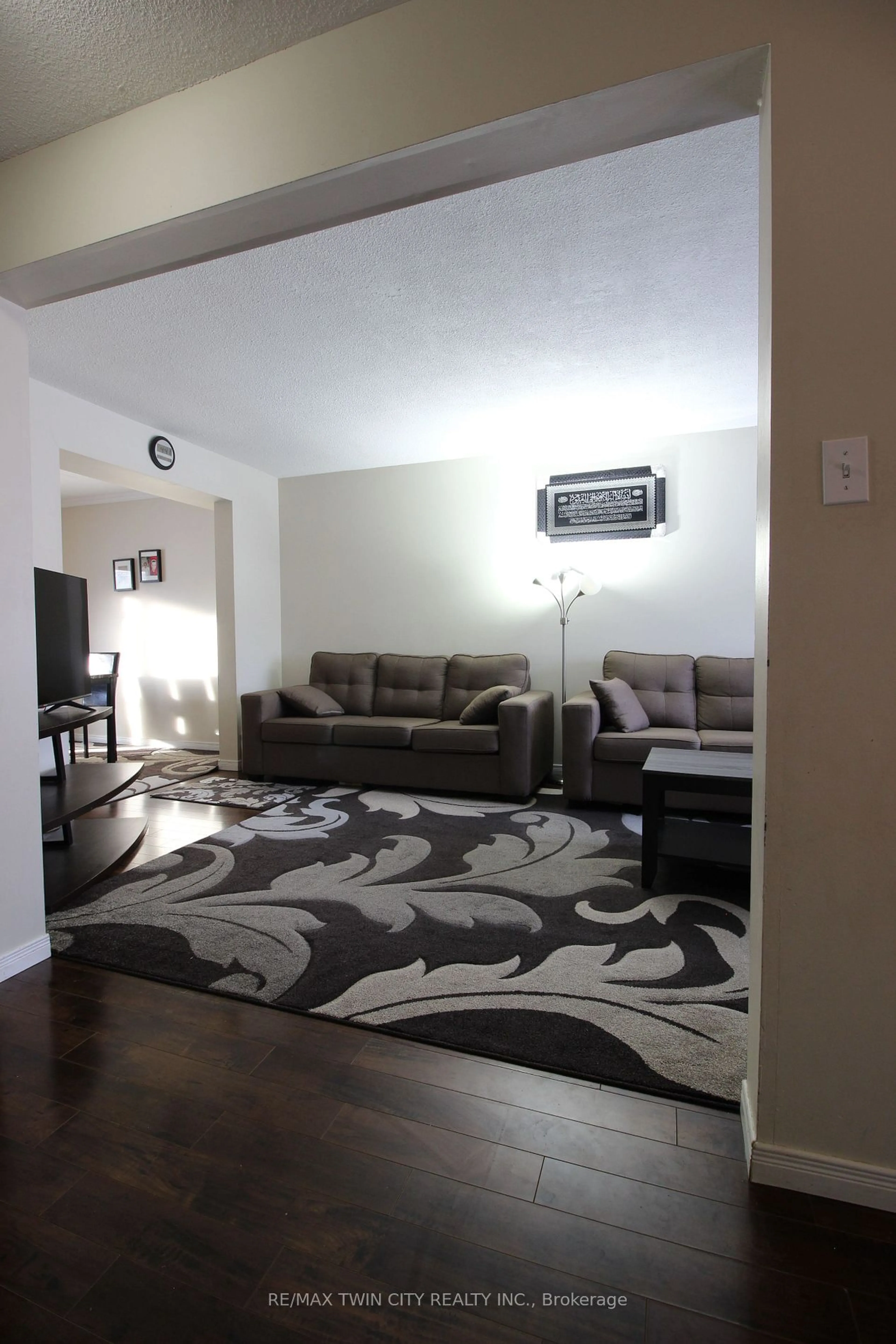 Living room with furniture, carpet floor for 299D Bluevale St #10, Waterloo Ontario N2J 4H6