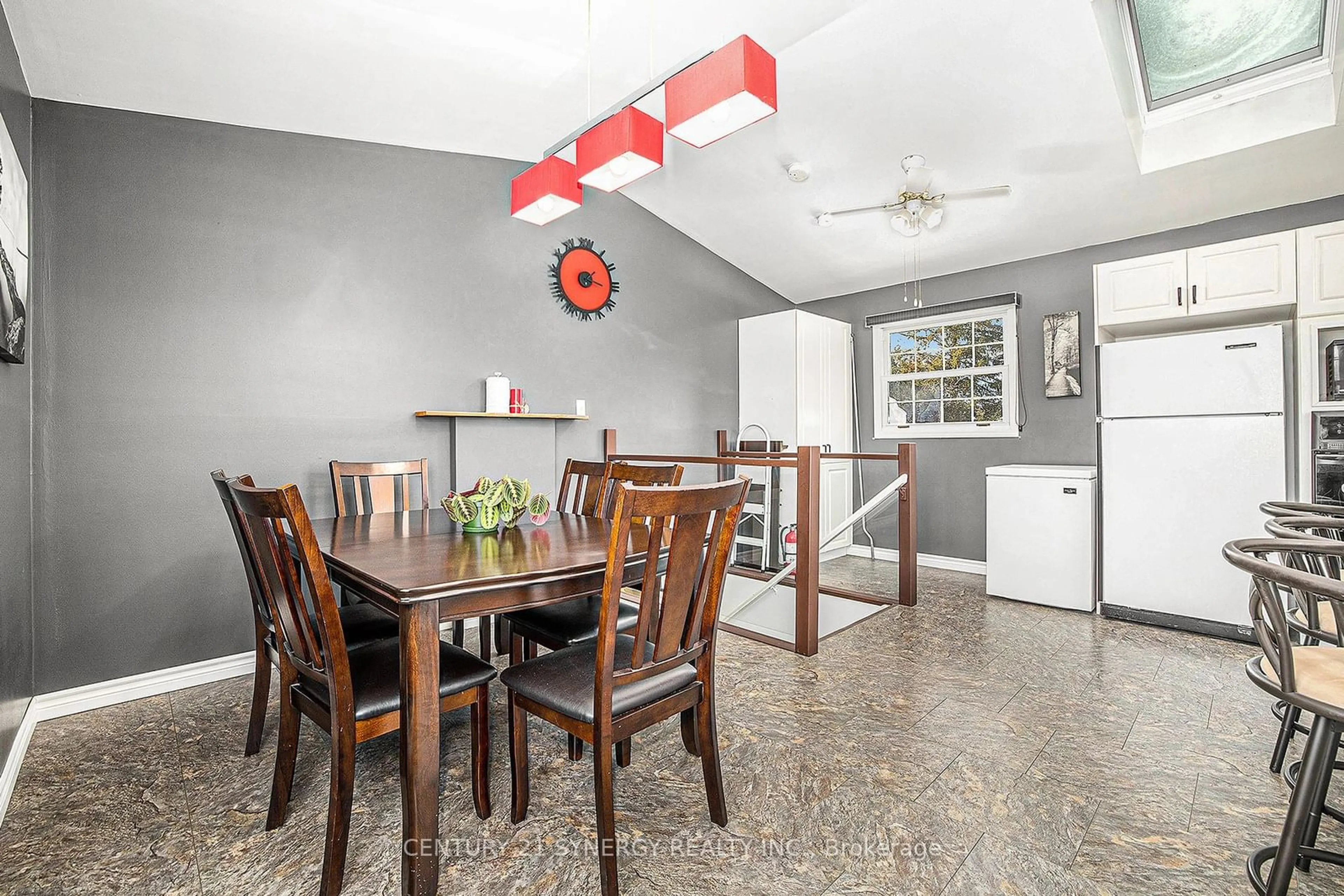 Dining room, ceramic/tile floor for 352 Highway 15, Smiths Falls High, Rideau Lakes Ontario K7A 0E5