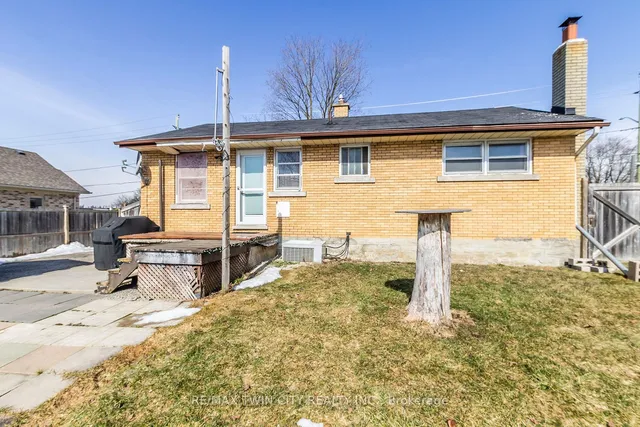 Additional property image - 32 SCHWEITZER St