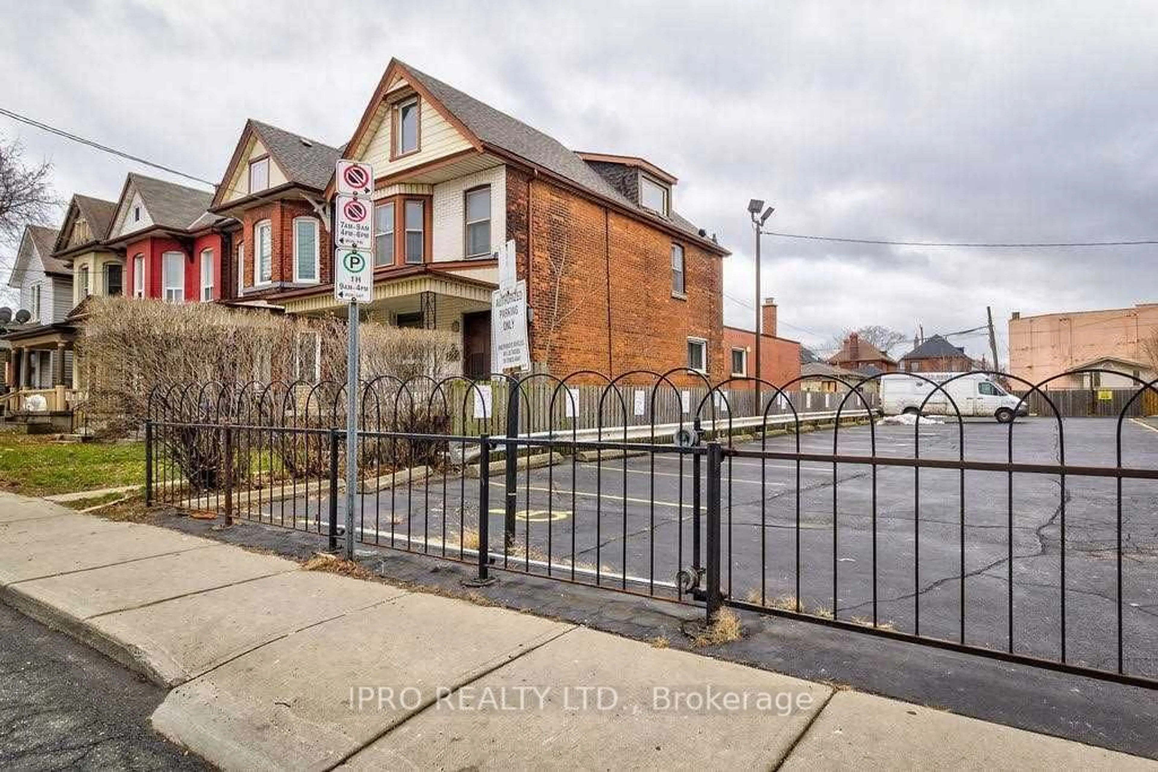 Unknown for 219 Wentworth St, Hamilton Ontario L8L 5V6