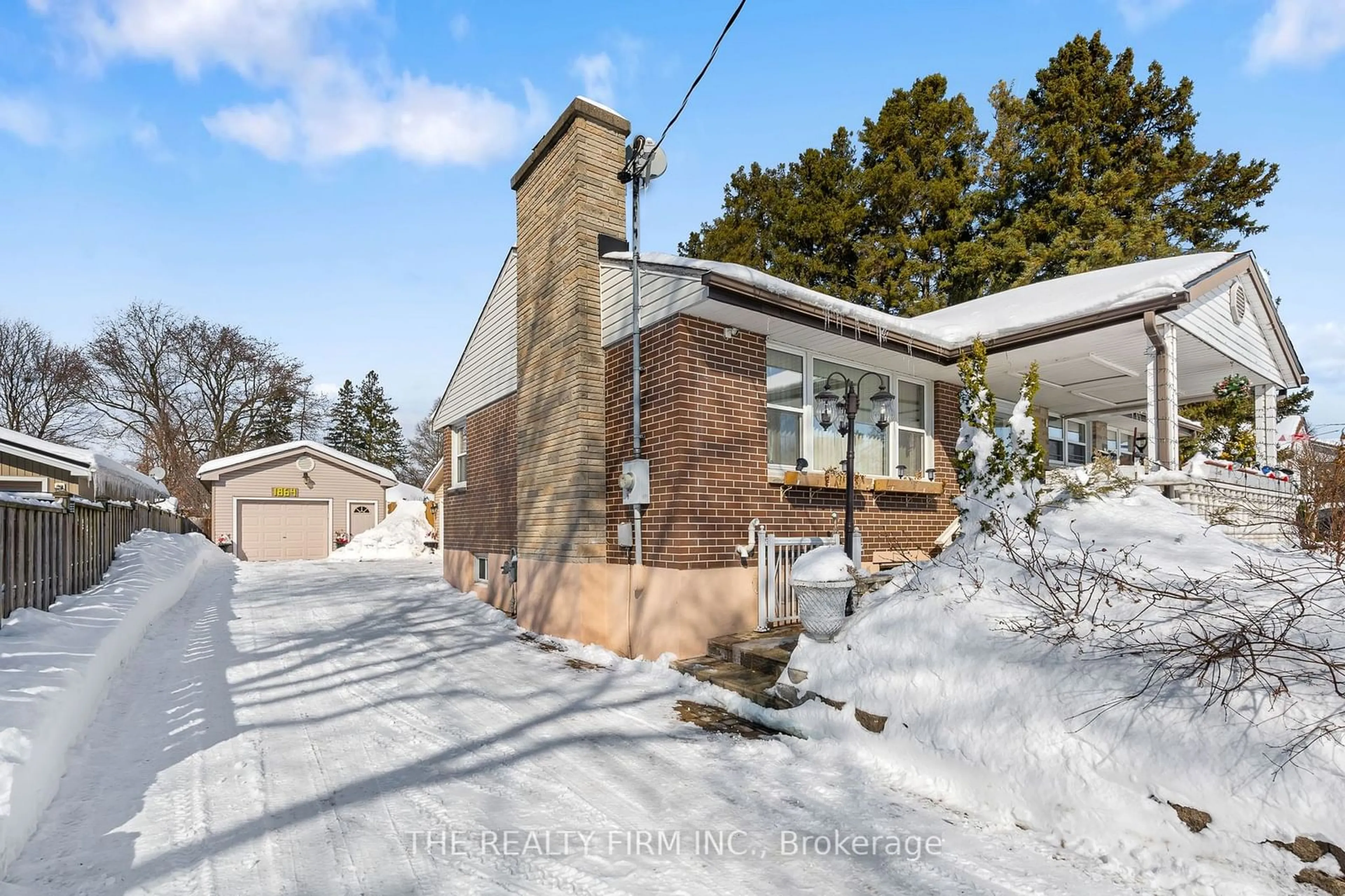 A pic from outside/outdoor area/front of a property/back of a property/a pic from drone, street for 1864 Parkhurst Ave, London Ontario N5V 2C3