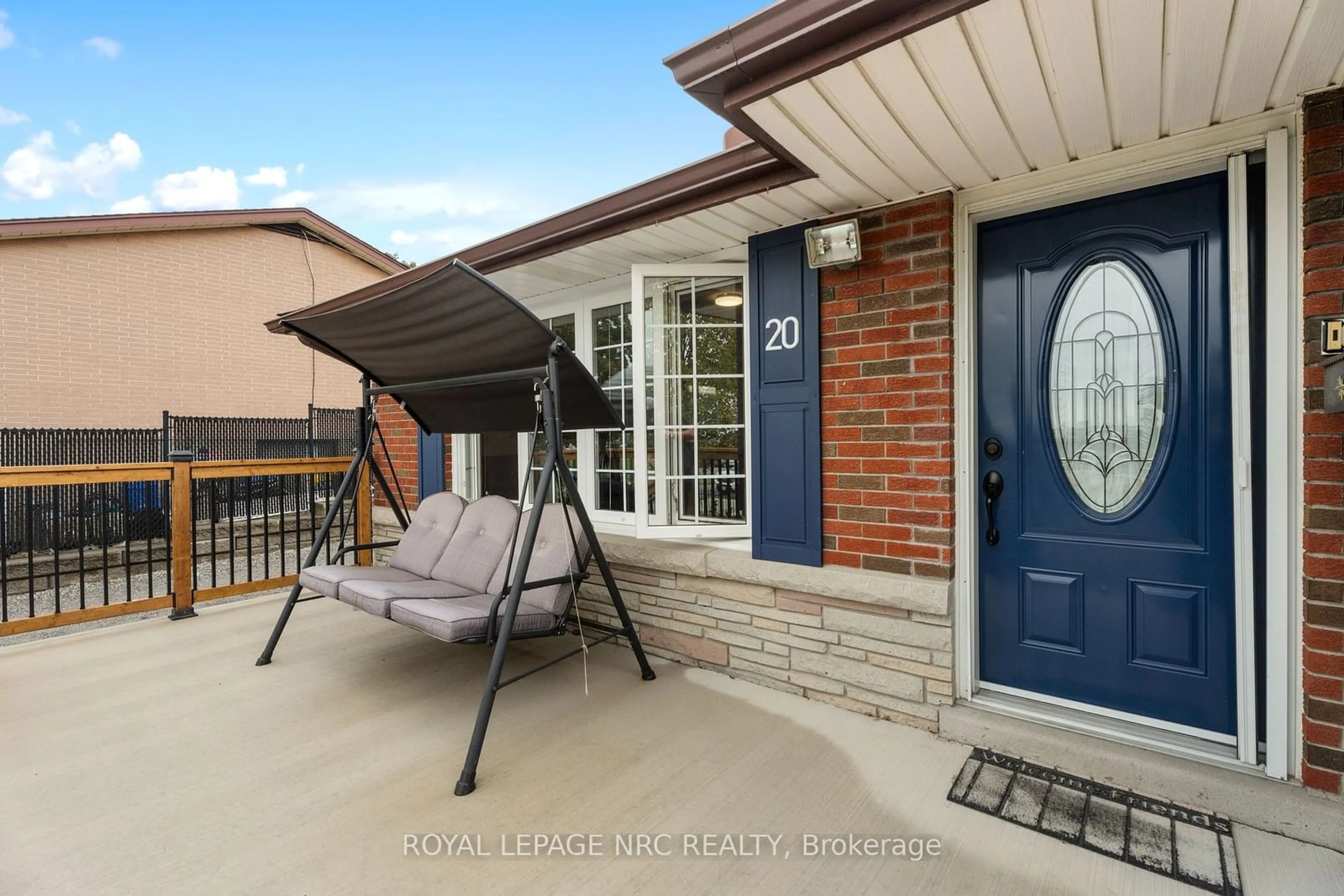 Patio, street for 20 PARKHILL Rd, St. Catharines Ontario L2T 1V7