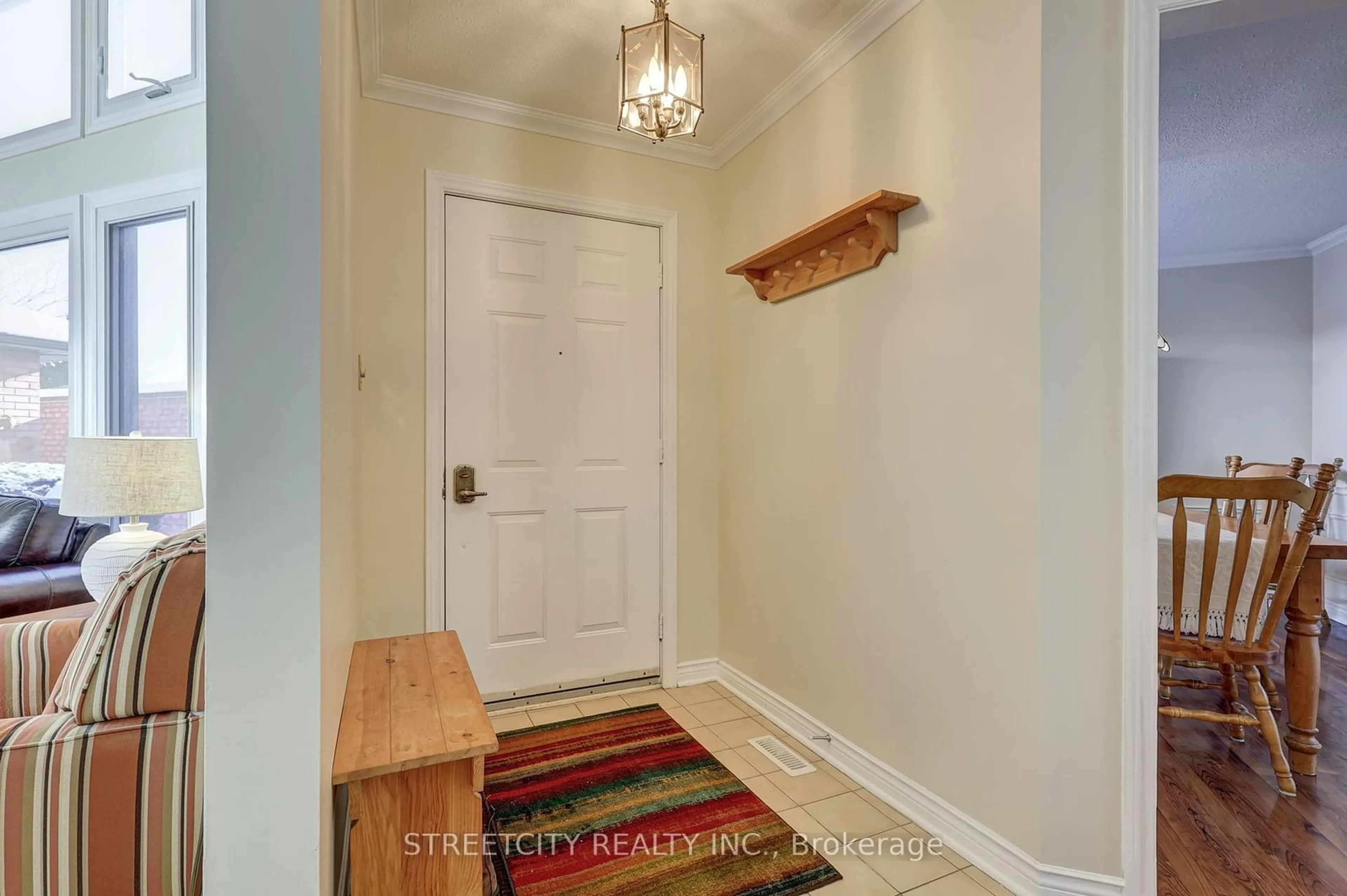 Indoor entryway for 55 Fiddlers Green Rd #30, London Ontario N6H 4T8