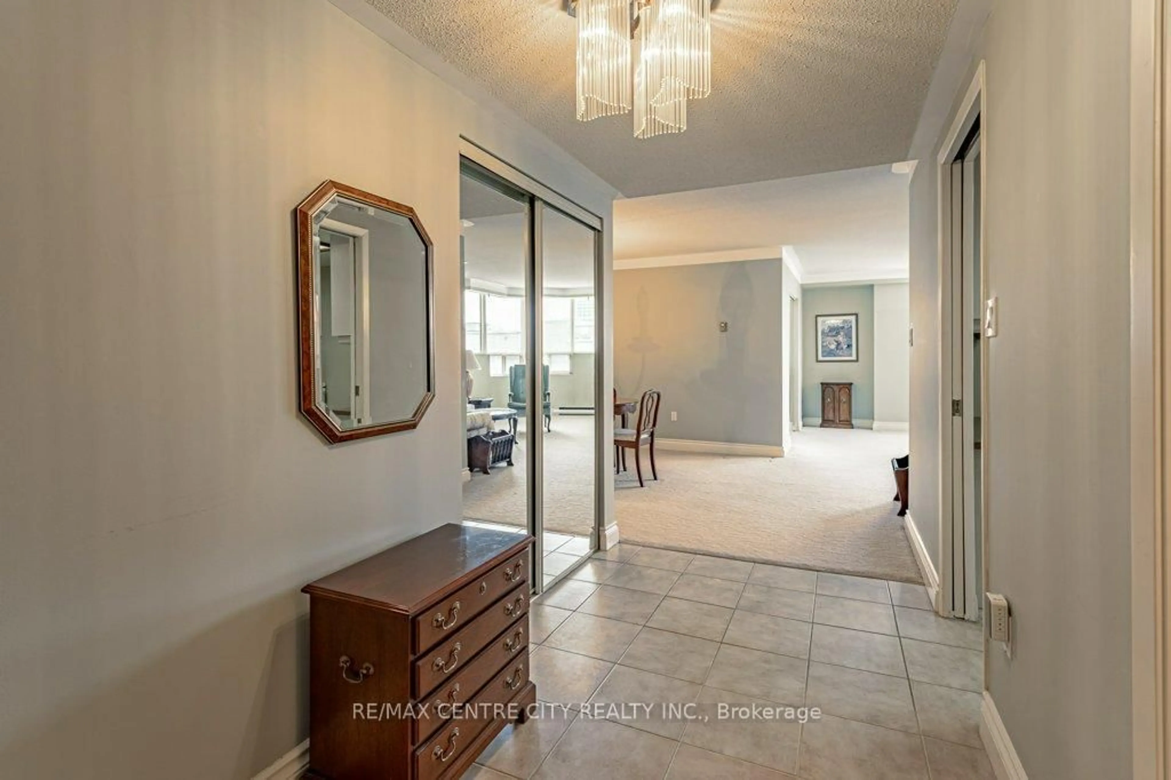 Indoor foyer for 7 Picton St #602, London Ontario N6A 3P8