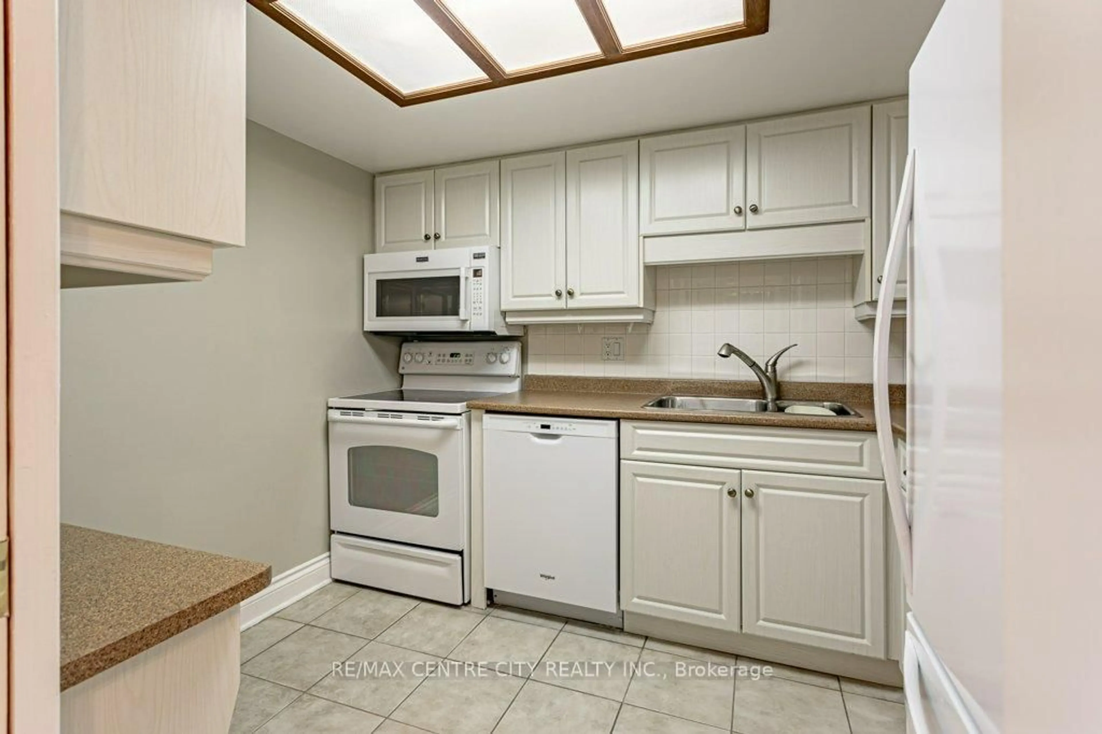 Standard kitchen, ceramic/tile floor for 7 Picton St #602, London Ontario N6A 3P8