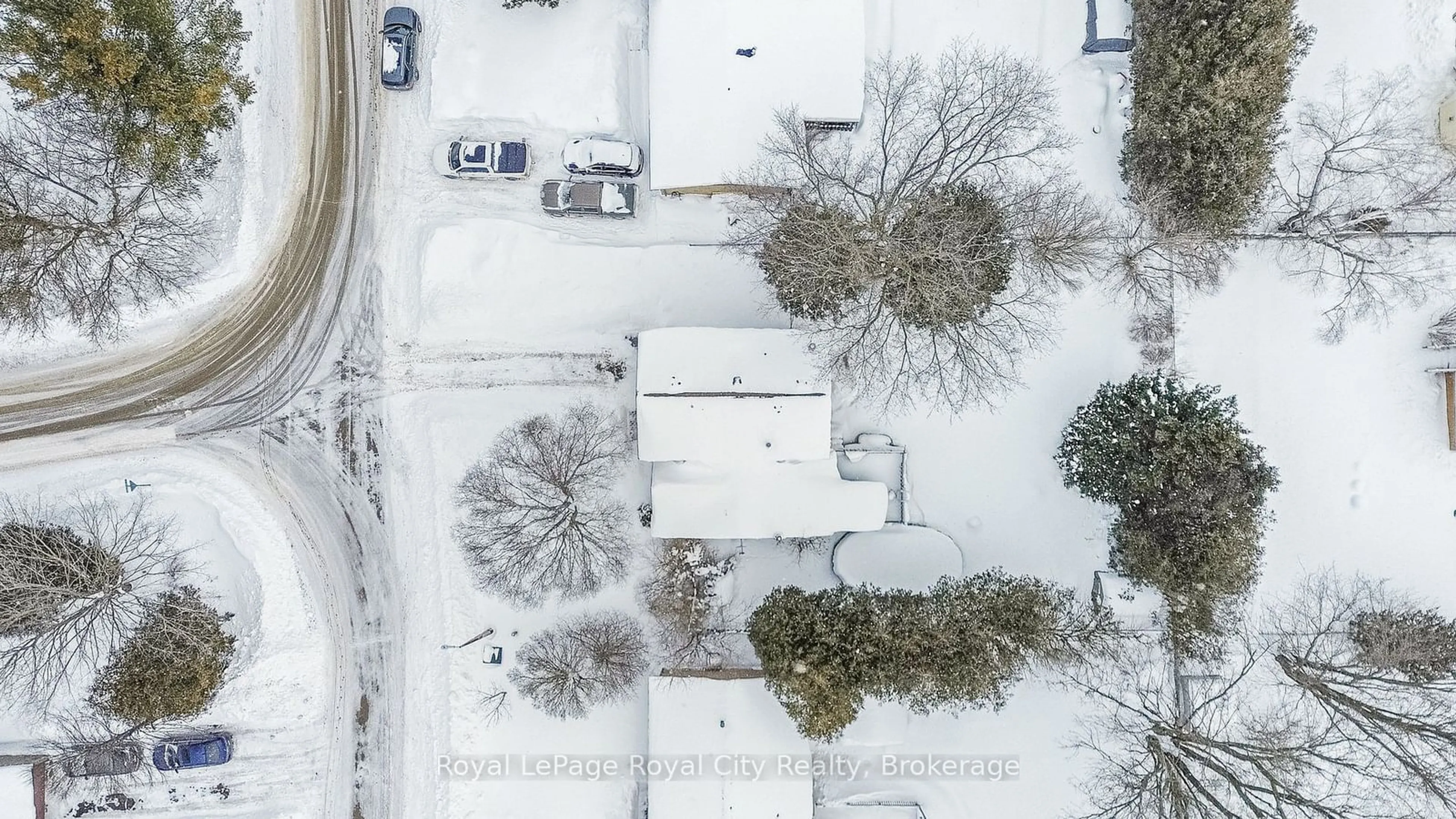 A pic from outside/outdoor area/front of a property/back of a property/a pic from drone, street for 46 Douglas Cres, Erin Ontario N0B 1Z0