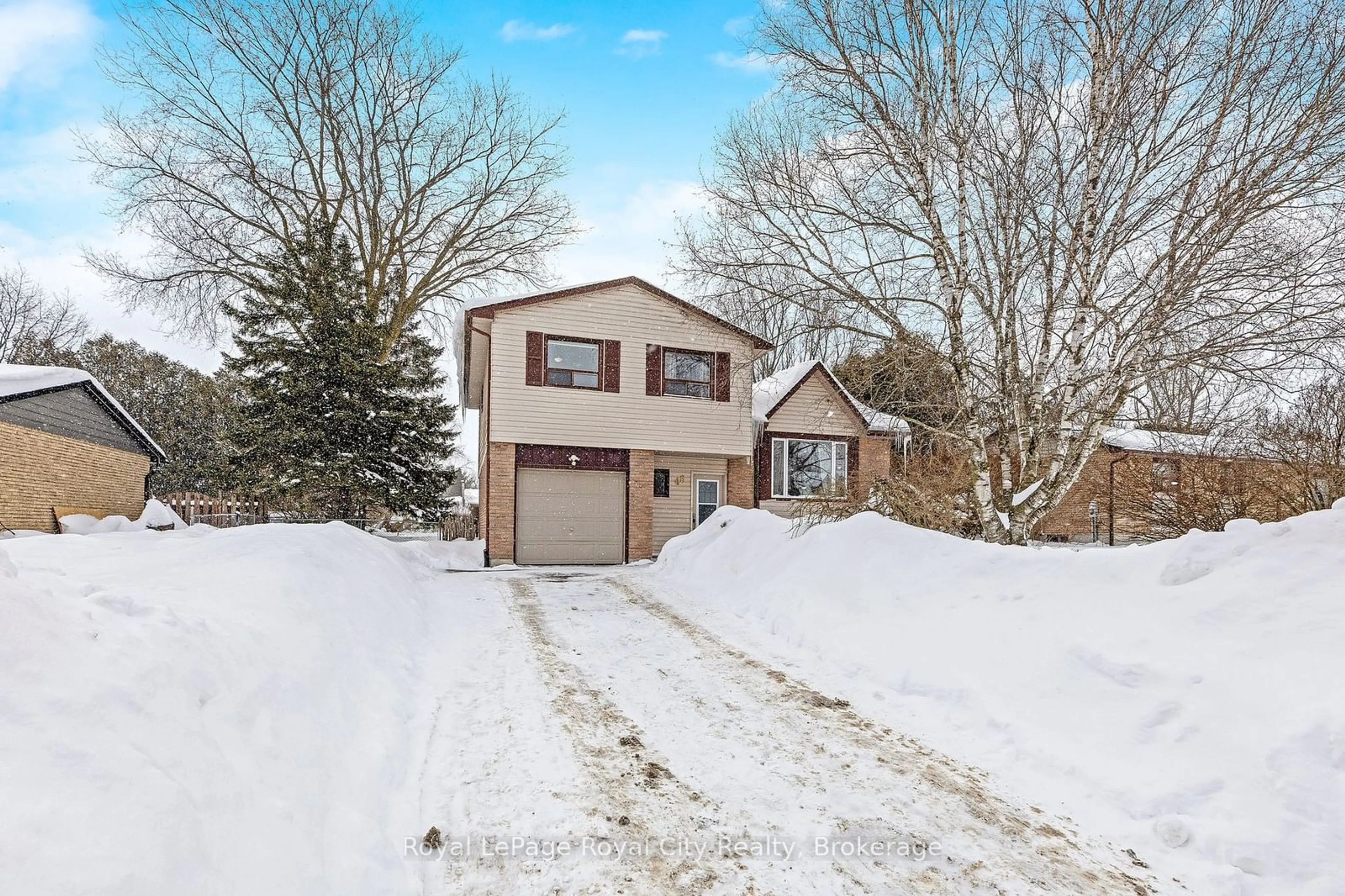 A pic from outside/outdoor area/front of a property/back of a property/a pic from drone, street for 46 Douglas Cres, Erin Ontario N0B 1Z0