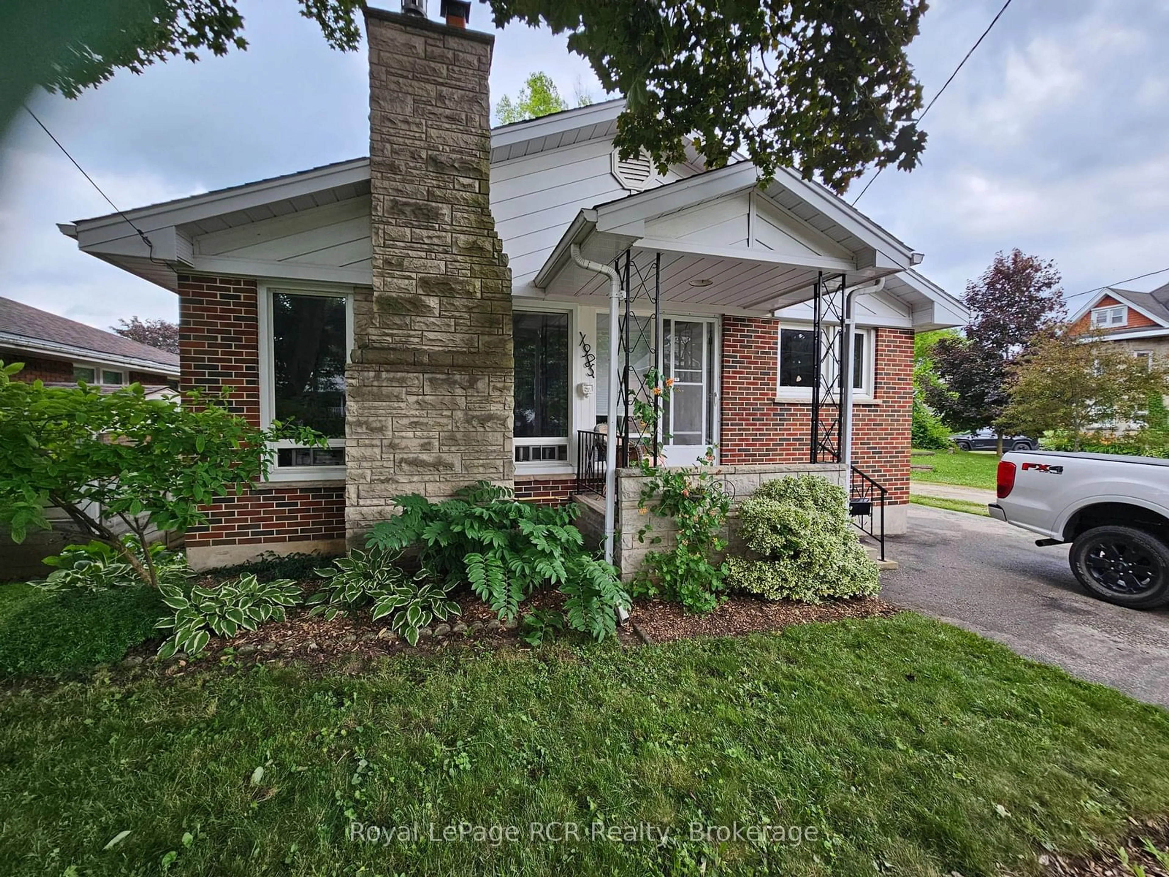 Home with brick exterior material, street for 1985 4th Ave, Owen Sound Ontario N4K 4Y1