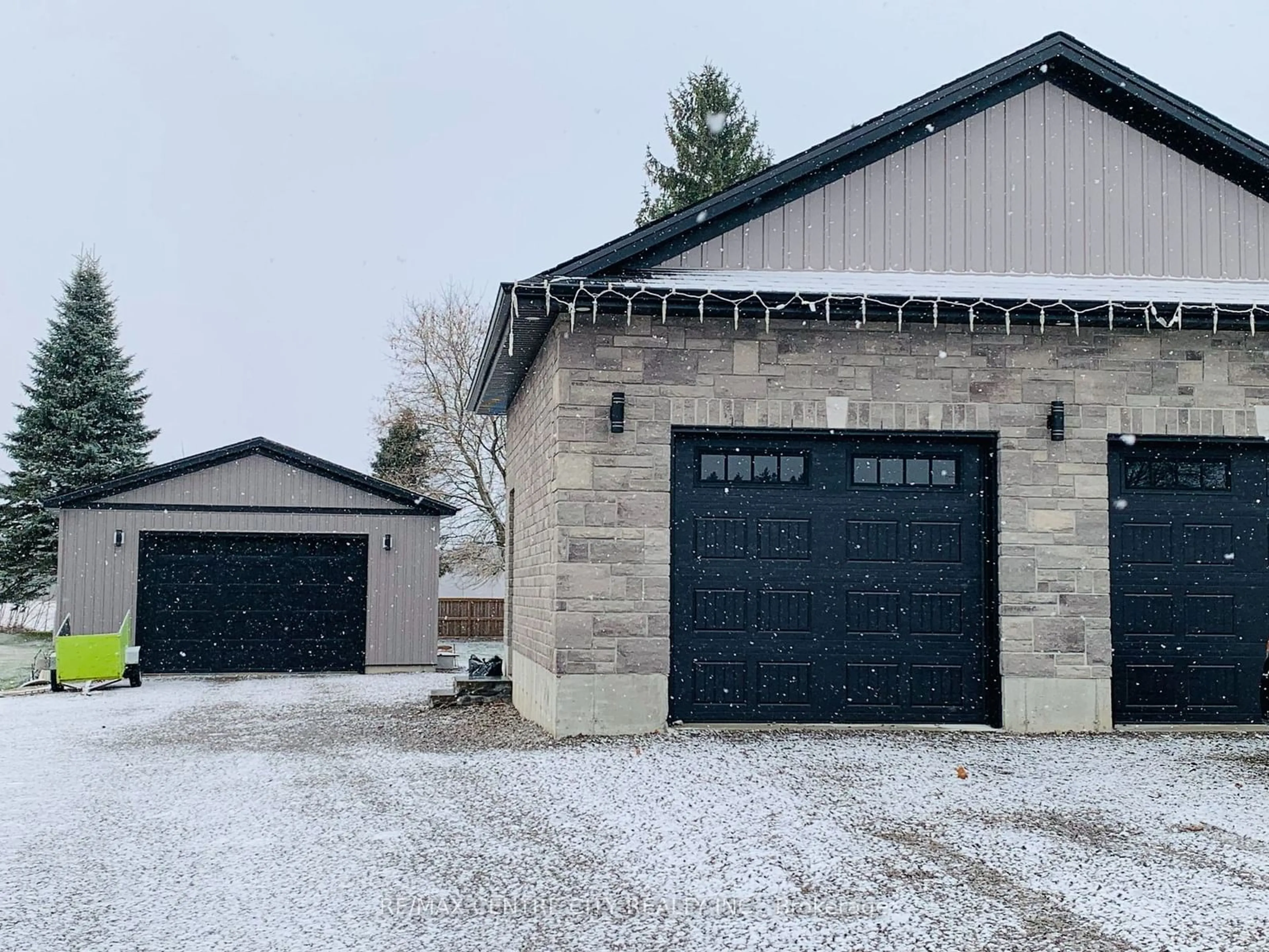 Indoor garage for 520 Fairground Rd, Norfolk Ontario N0E 1G0