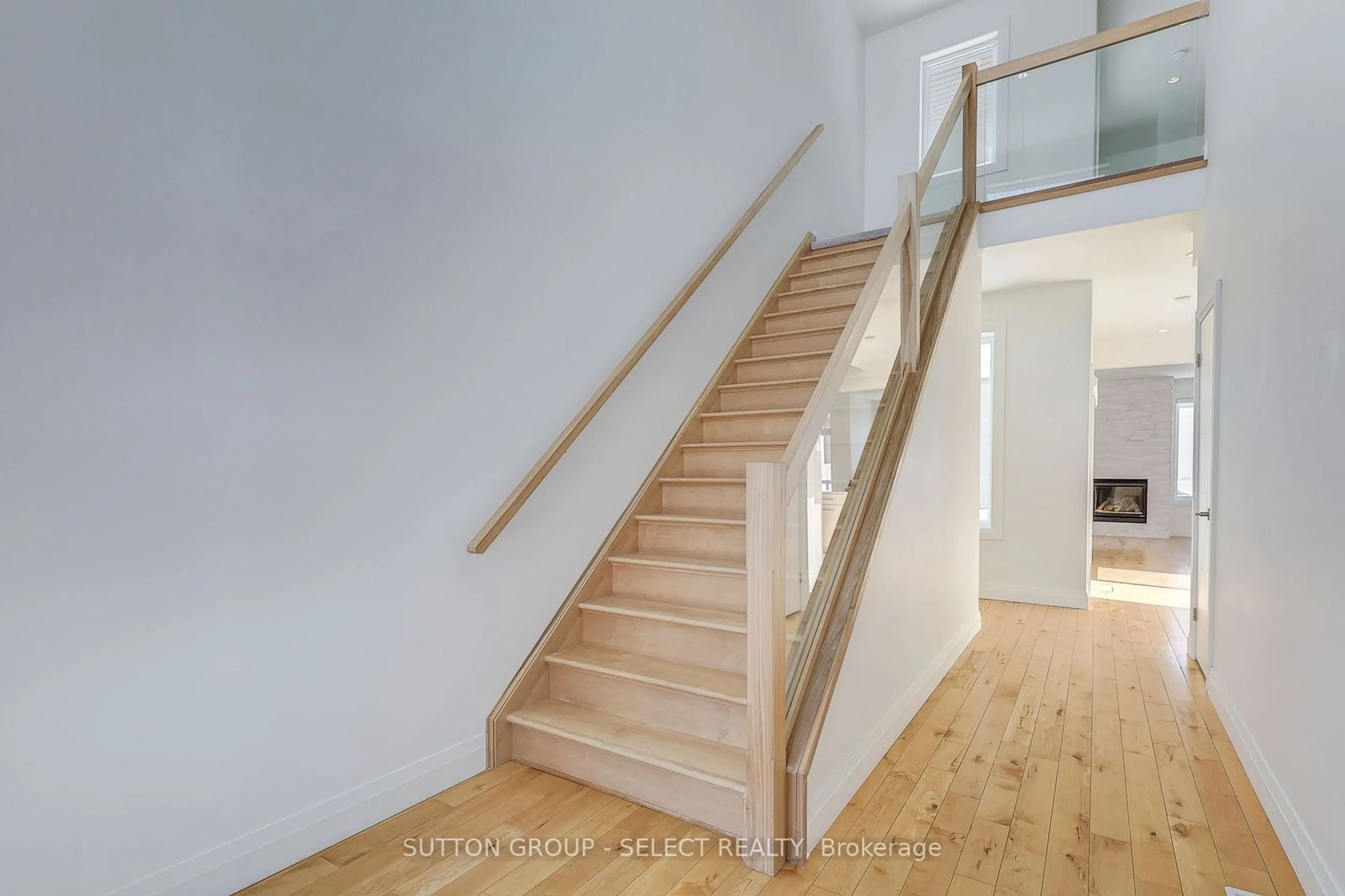 Stairs for 725 Apricot Dr, London Ontario N6K 5A7