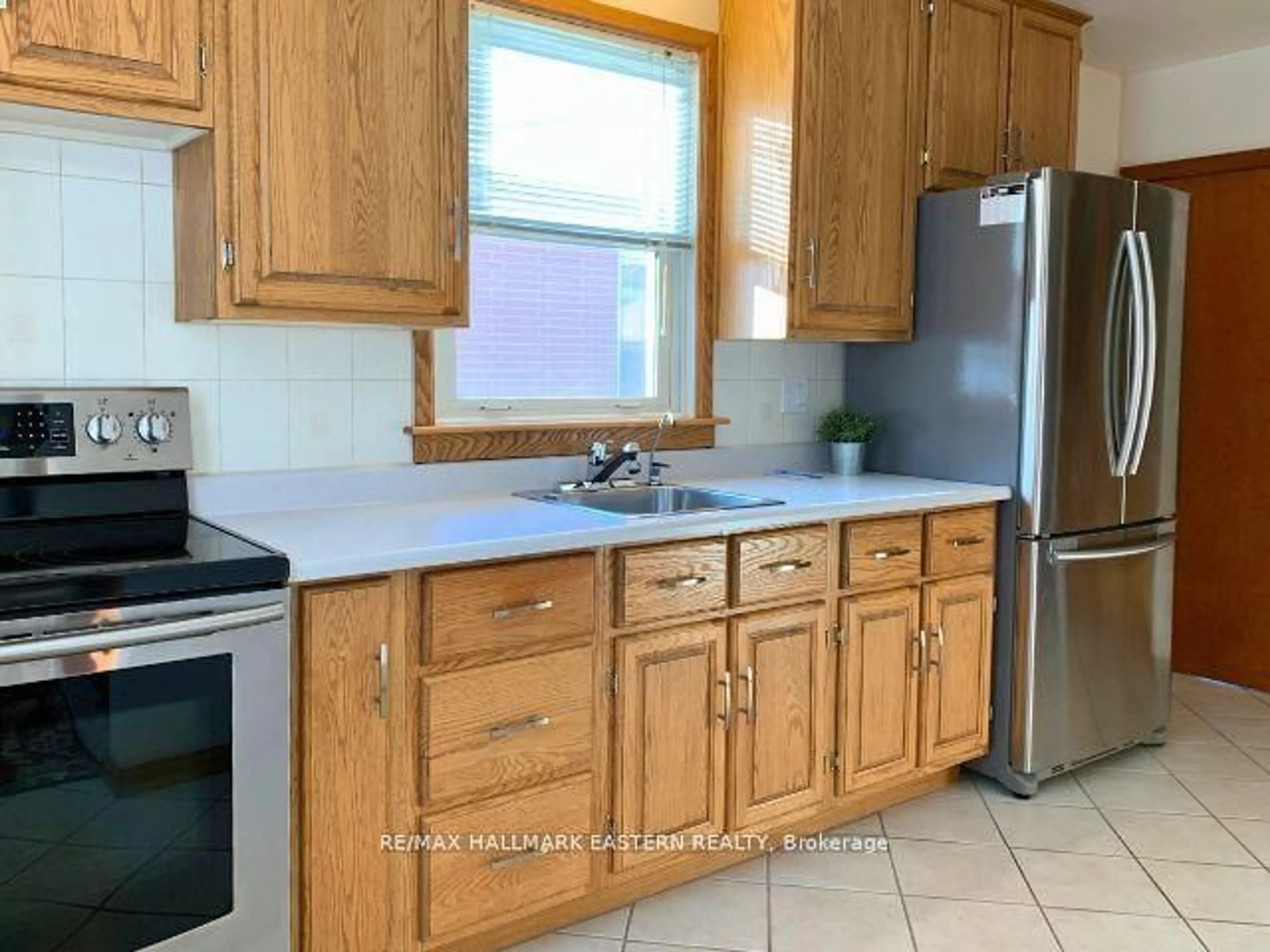 Standard kitchen, unknown for 531 MONAGHAN Rd, Peterborough Ontario K9J 5H6