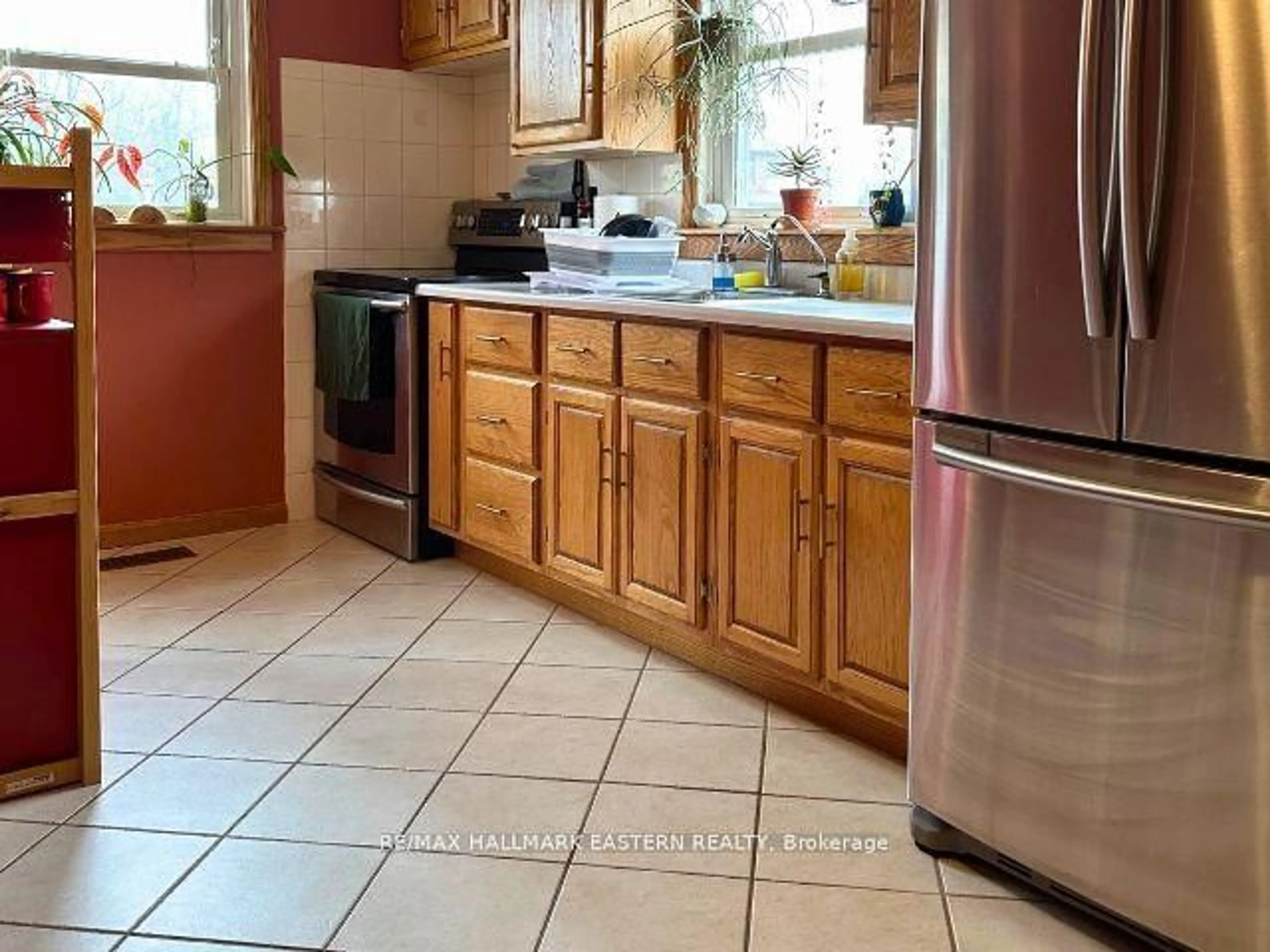 Standard kitchen, ceramic/tile floor for 531 MONAGHAN Rd, Peterborough Ontario K9J 5H6