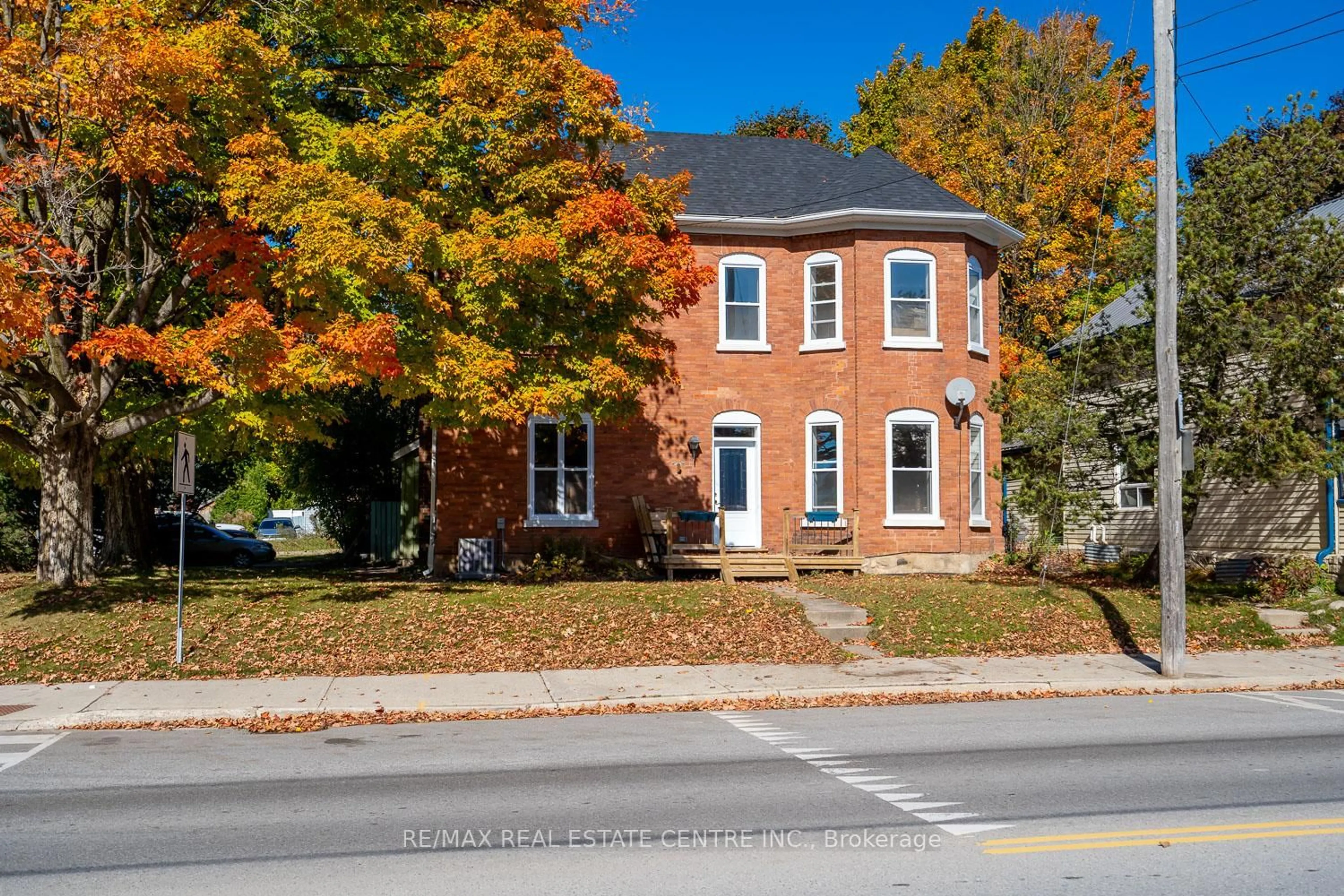 Home with brick exterior material, street for 154 Main St, Shelburne Ontario L0N 1S3