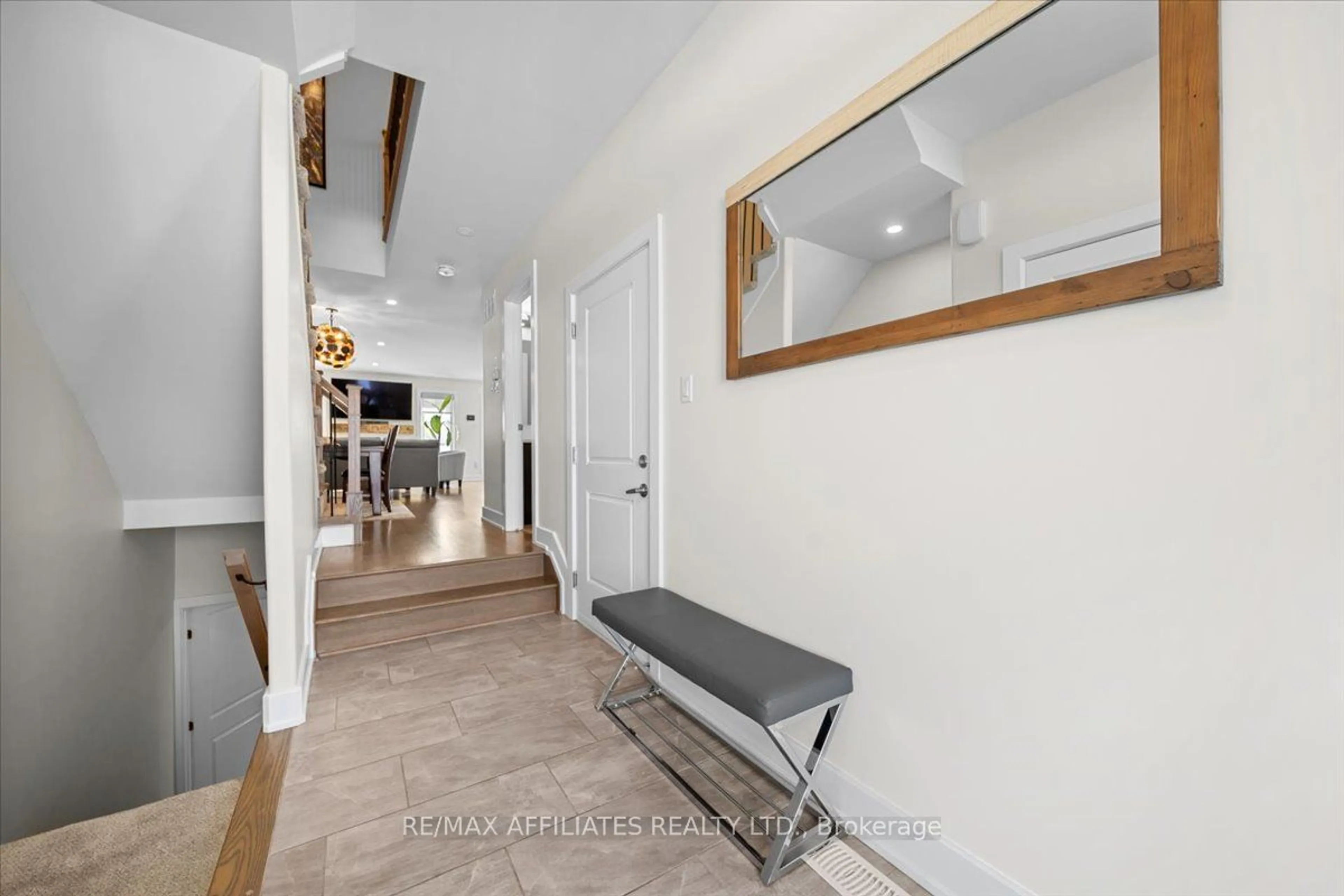 Indoor entryway for 218 Purchase Cres, Stittsville - Munster - Richmond Ontario K2S 2L8